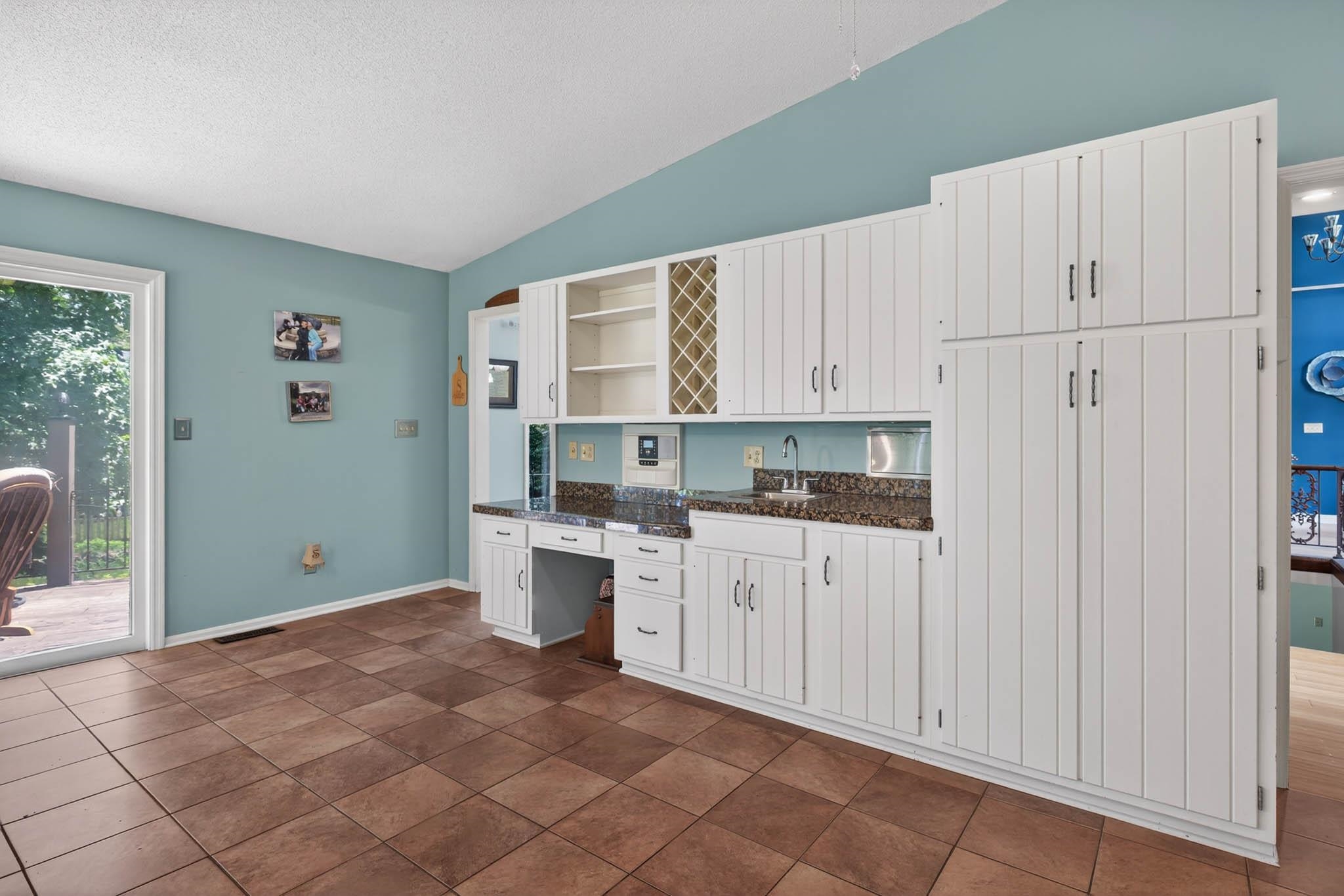 4119 Hunting Creek Drive, Owensboro, Kentucky 42303, 4 Bedrooms Bedrooms, ,3 BathroomsBathrooms,Single Family Residence,For Sale,Hunting Creek Drive,92437