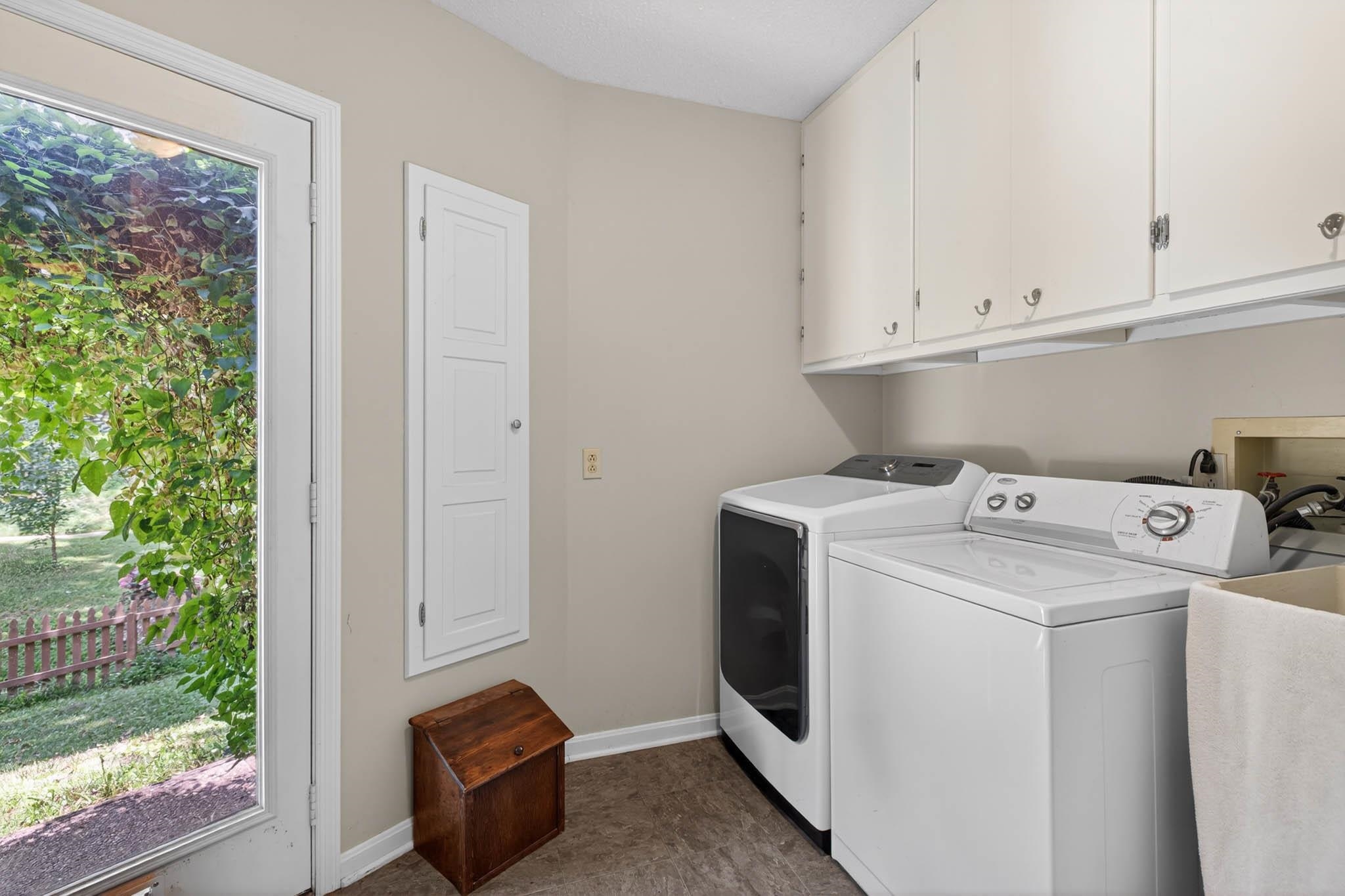 4119 Hunting Creek Drive, Owensboro, Kentucky 42303, 4 Bedrooms Bedrooms, ,3 BathroomsBathrooms,Single Family Residence,For Sale,Hunting Creek Drive,92437