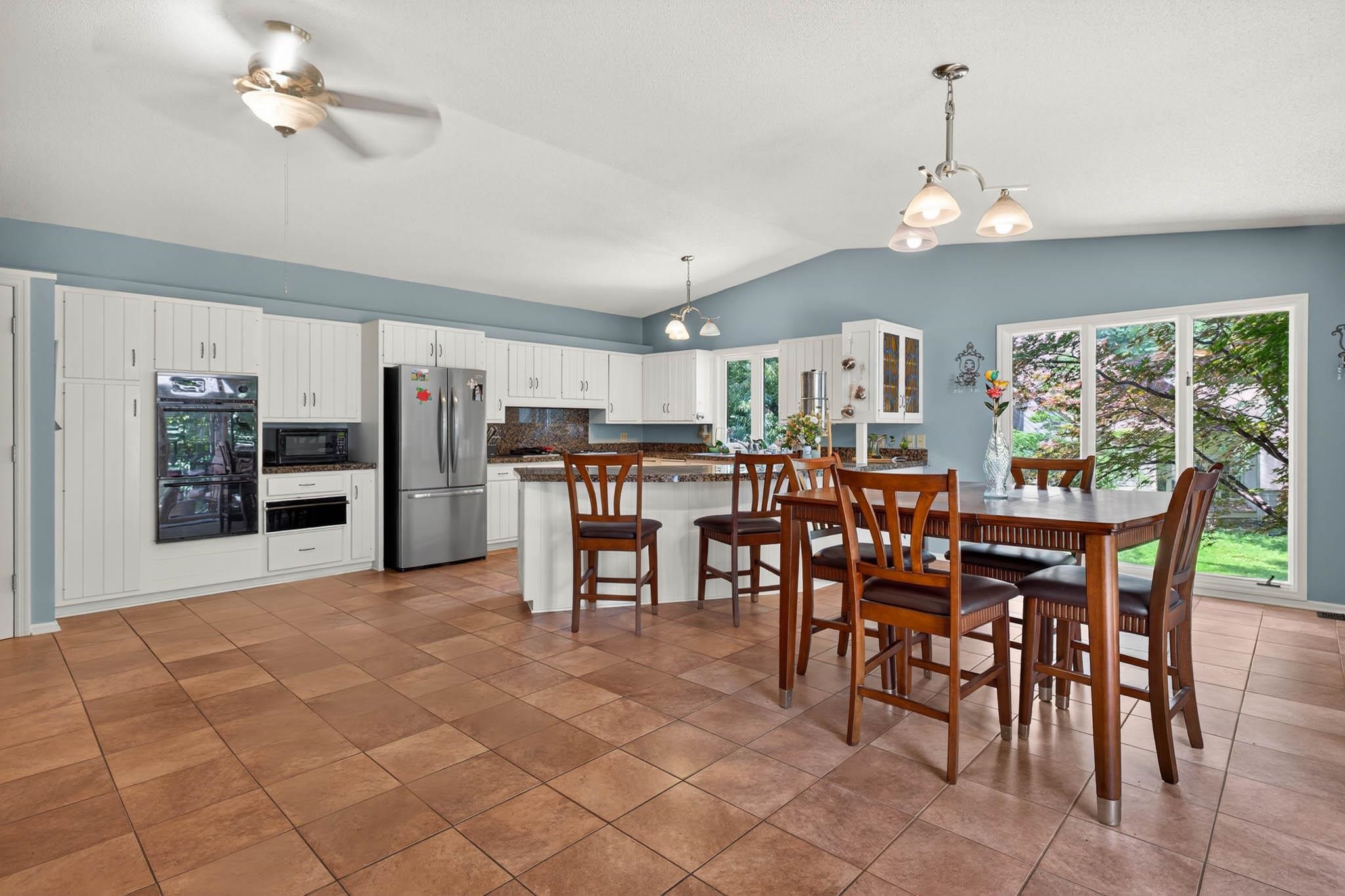 4119 Hunting Creek Drive, Owensboro, Kentucky 42303, 4 Bedrooms Bedrooms, ,3 BathroomsBathrooms,Single Family Residence,For Sale,Hunting Creek Drive,92437