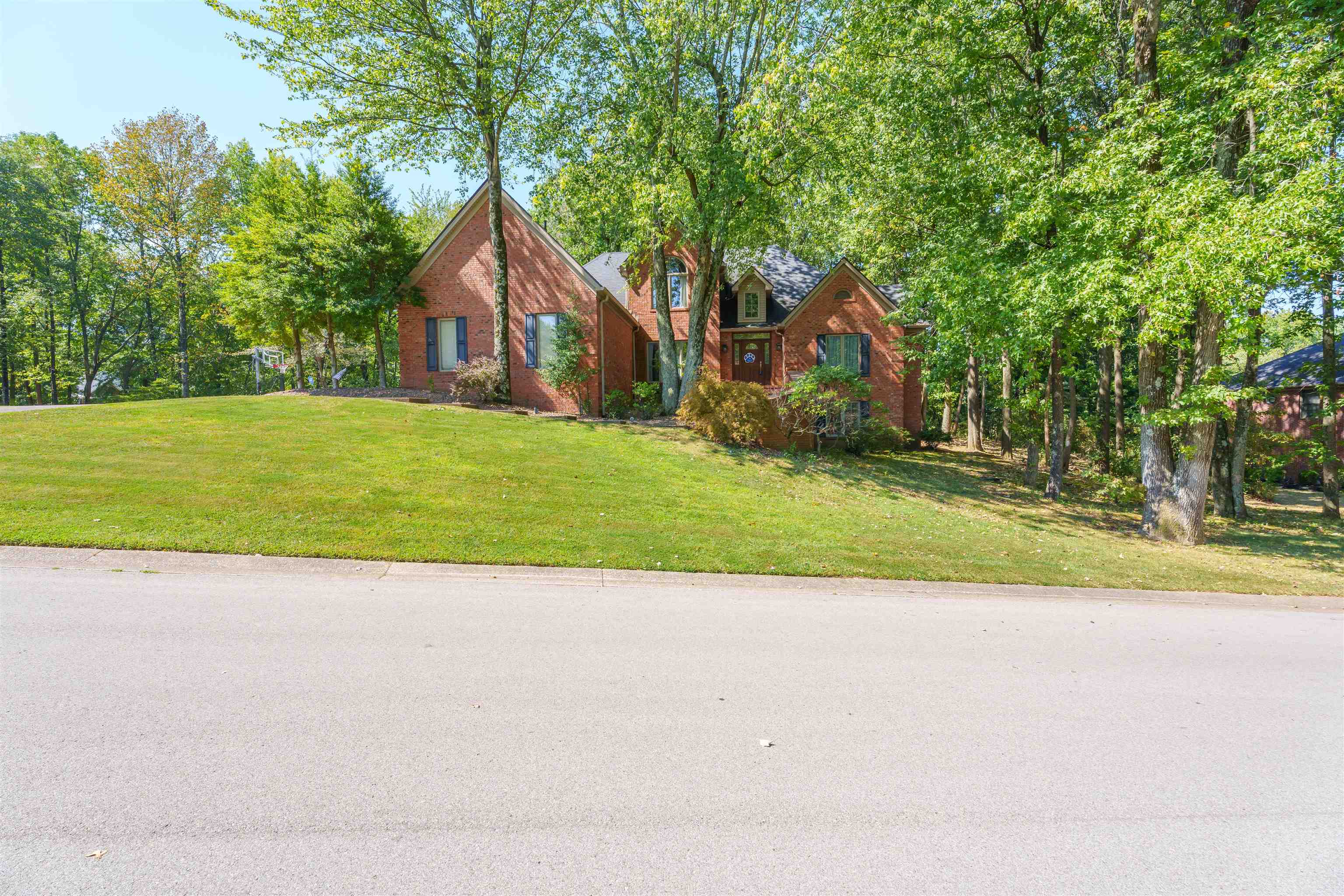 3682 Briarcliff Trace, Owensboro, Kentucky 42303, 5 Bedrooms Bedrooms, ,4 BathroomsBathrooms,Single Family Residence,For Sale,Briarcliff Trace,92449