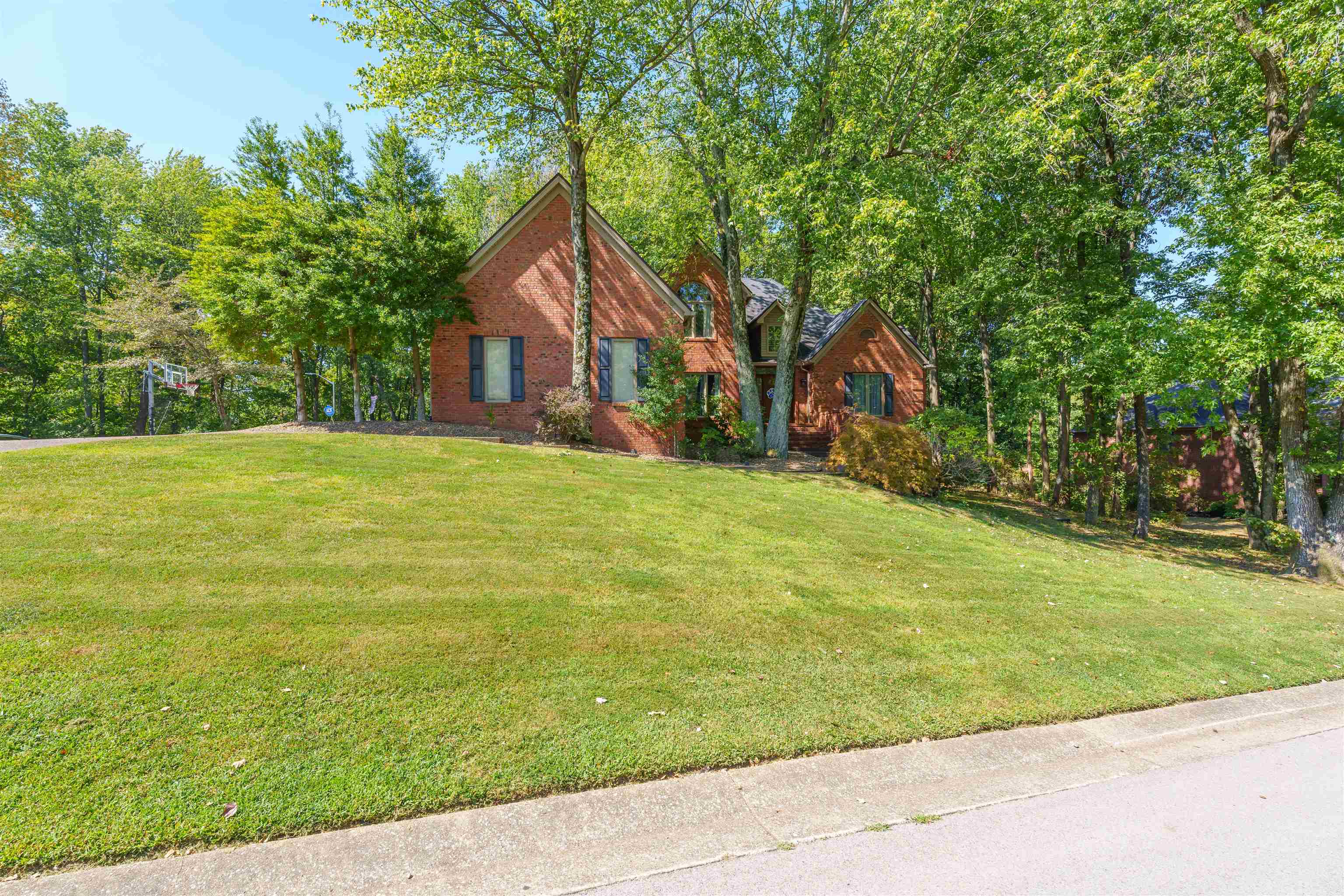 3682 Briarcliff Trace, Owensboro, Kentucky 42303, 5 Bedrooms Bedrooms, ,4 BathroomsBathrooms,Single Family Residence,For Sale,Briarcliff Trace,92449