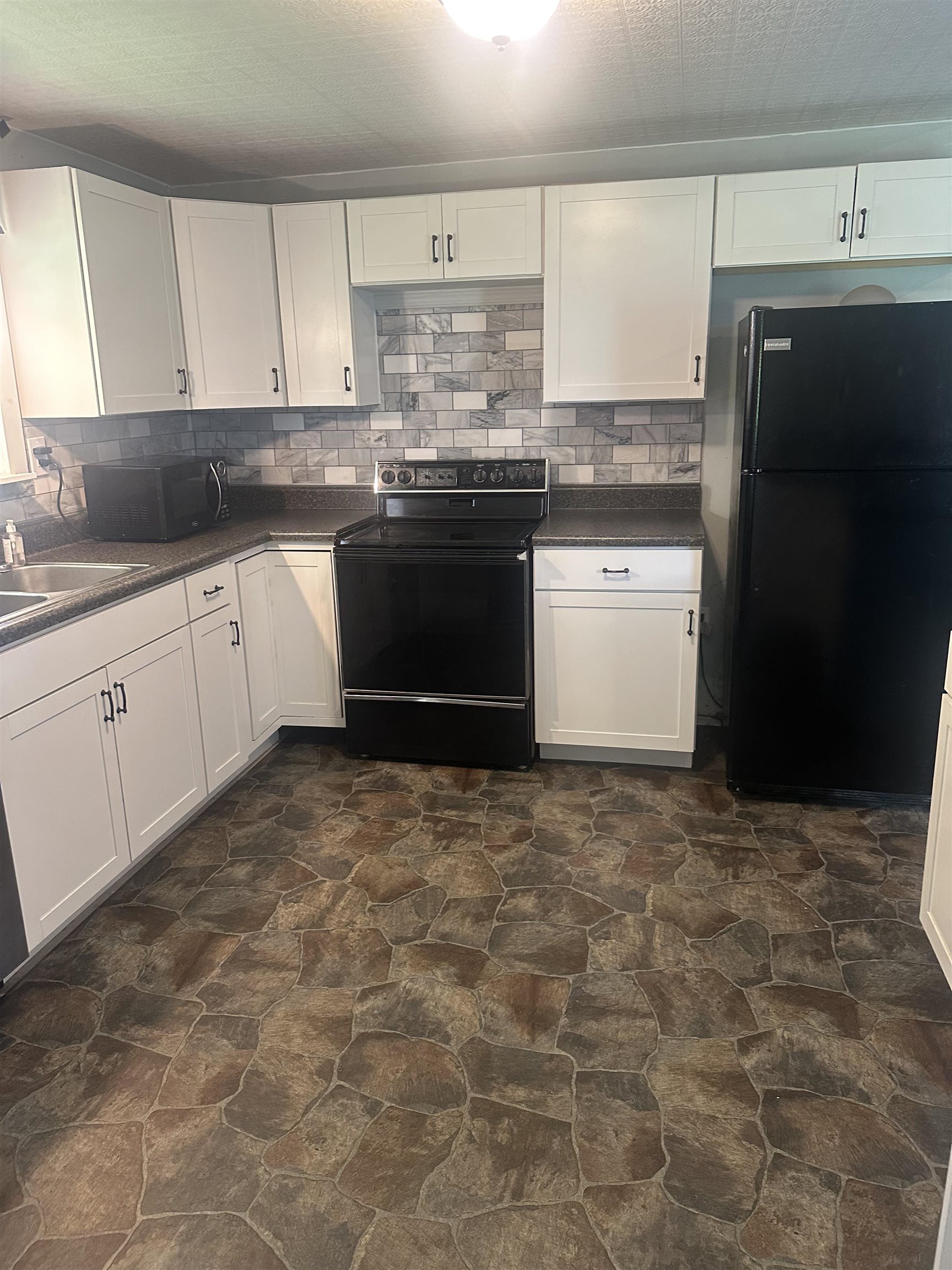509 Main St, Caneyville, Kentucky 42721, 2 Bedrooms Bedrooms, ,1 BathroomBathrooms,Single Family Residence,For Sale,Main St,92455