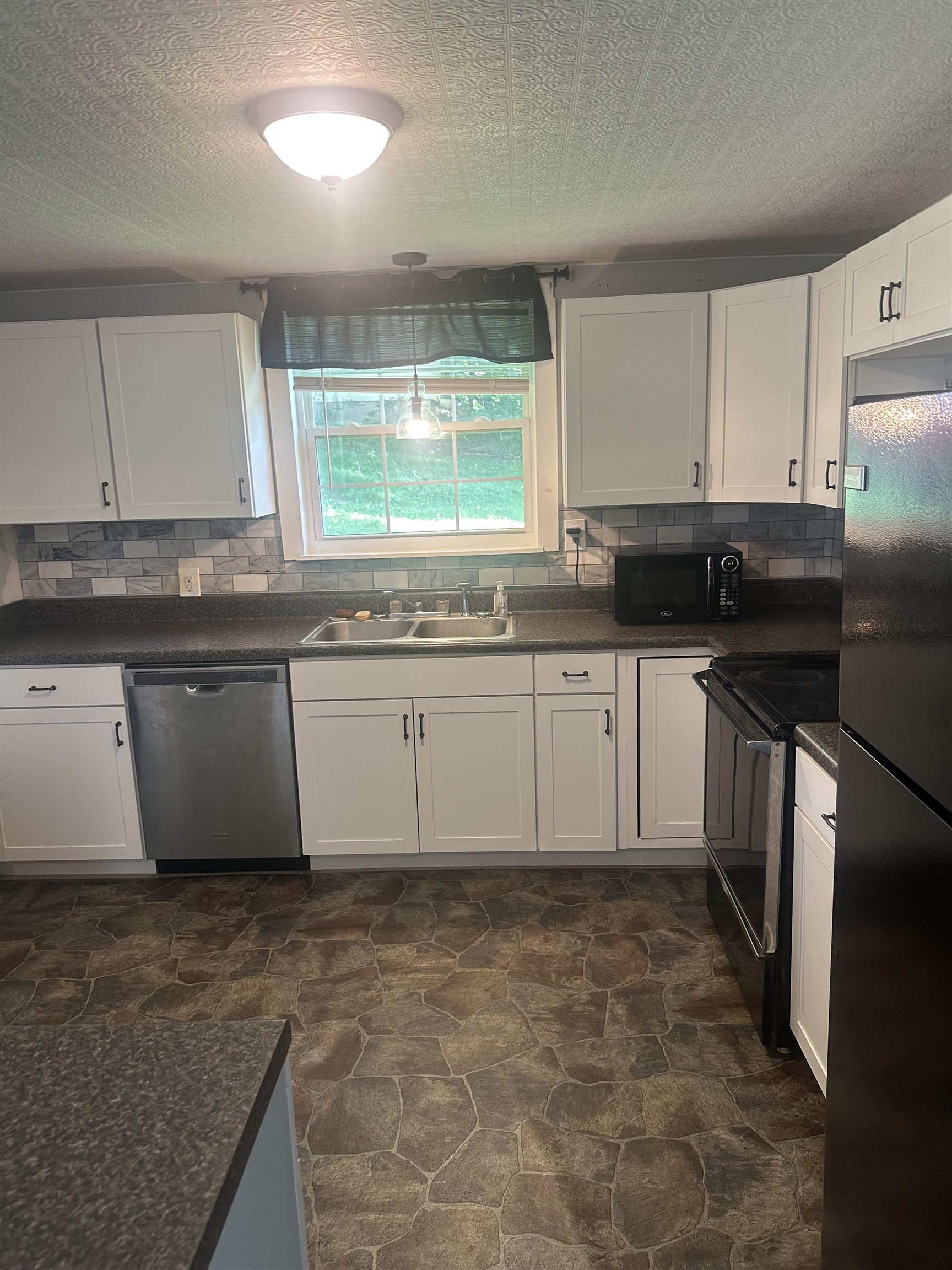 509 Main St, Caneyville, Kentucky 42721, 2 Bedrooms Bedrooms, ,1 BathroomBathrooms,Single Family Residence,For Sale,Main St,92455