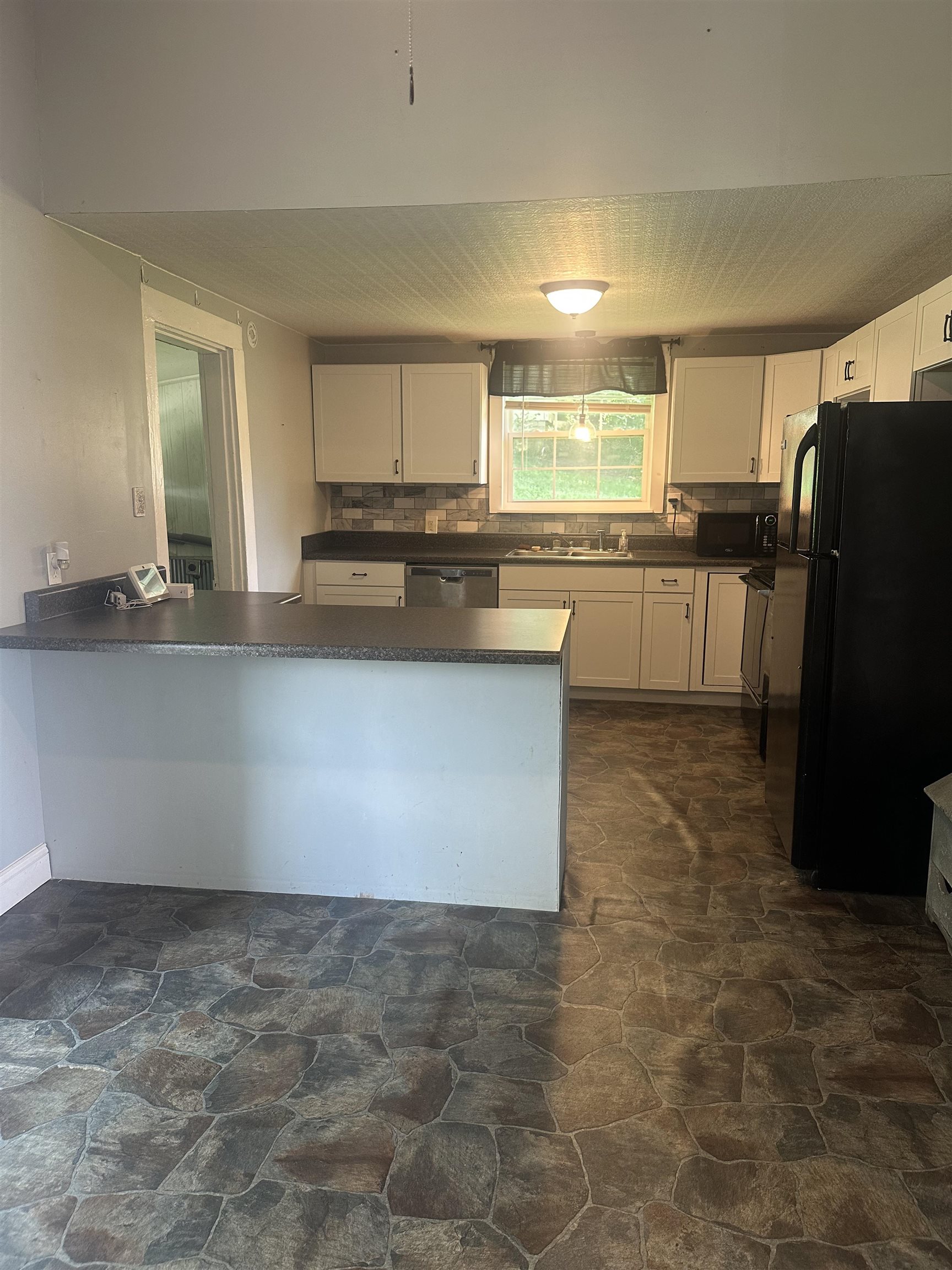 509 Main St, Caneyville, Kentucky 42721, 2 Bedrooms Bedrooms, ,1 BathroomBathrooms,Single Family Residence,For Sale,Main St,92455