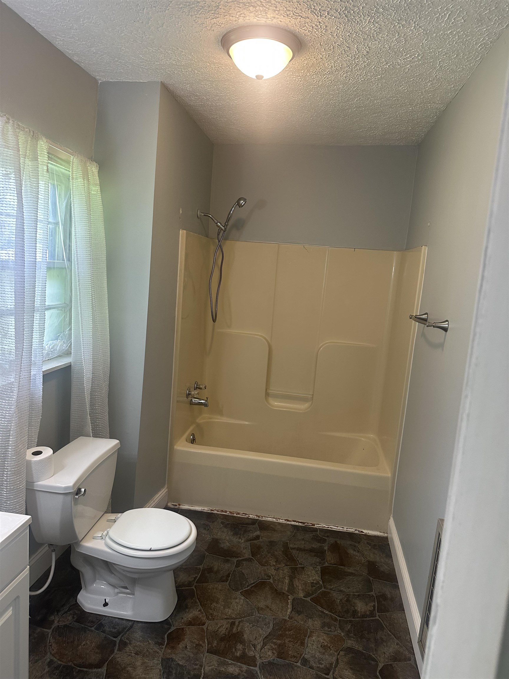 509 Main St, Caneyville, Kentucky 42721, 2 Bedrooms Bedrooms, ,1 BathroomBathrooms,Single Family Residence,For Sale,Main St,92455