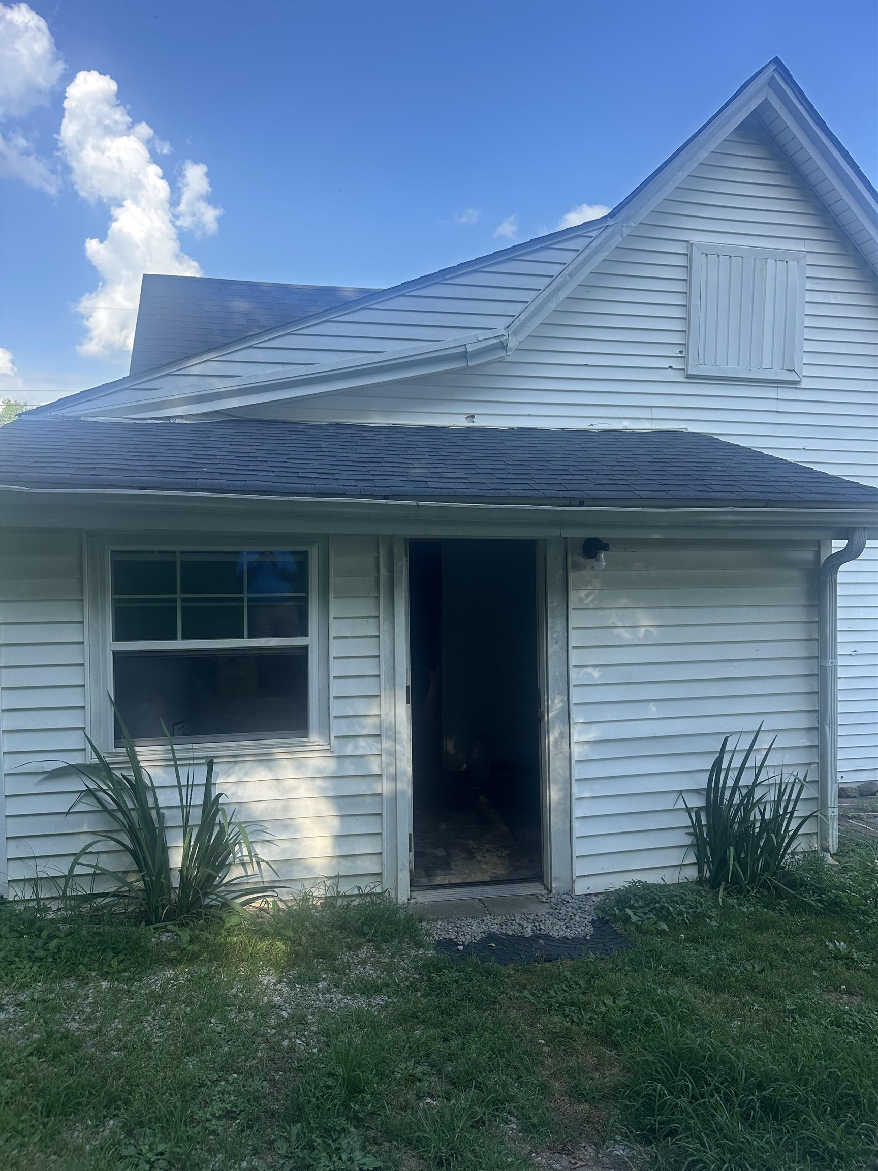 509 Main St, Caneyville, Kentucky 42721, 2 Bedrooms Bedrooms, ,1 BathroomBathrooms,Single Family Residence,For Sale,Main St,92455