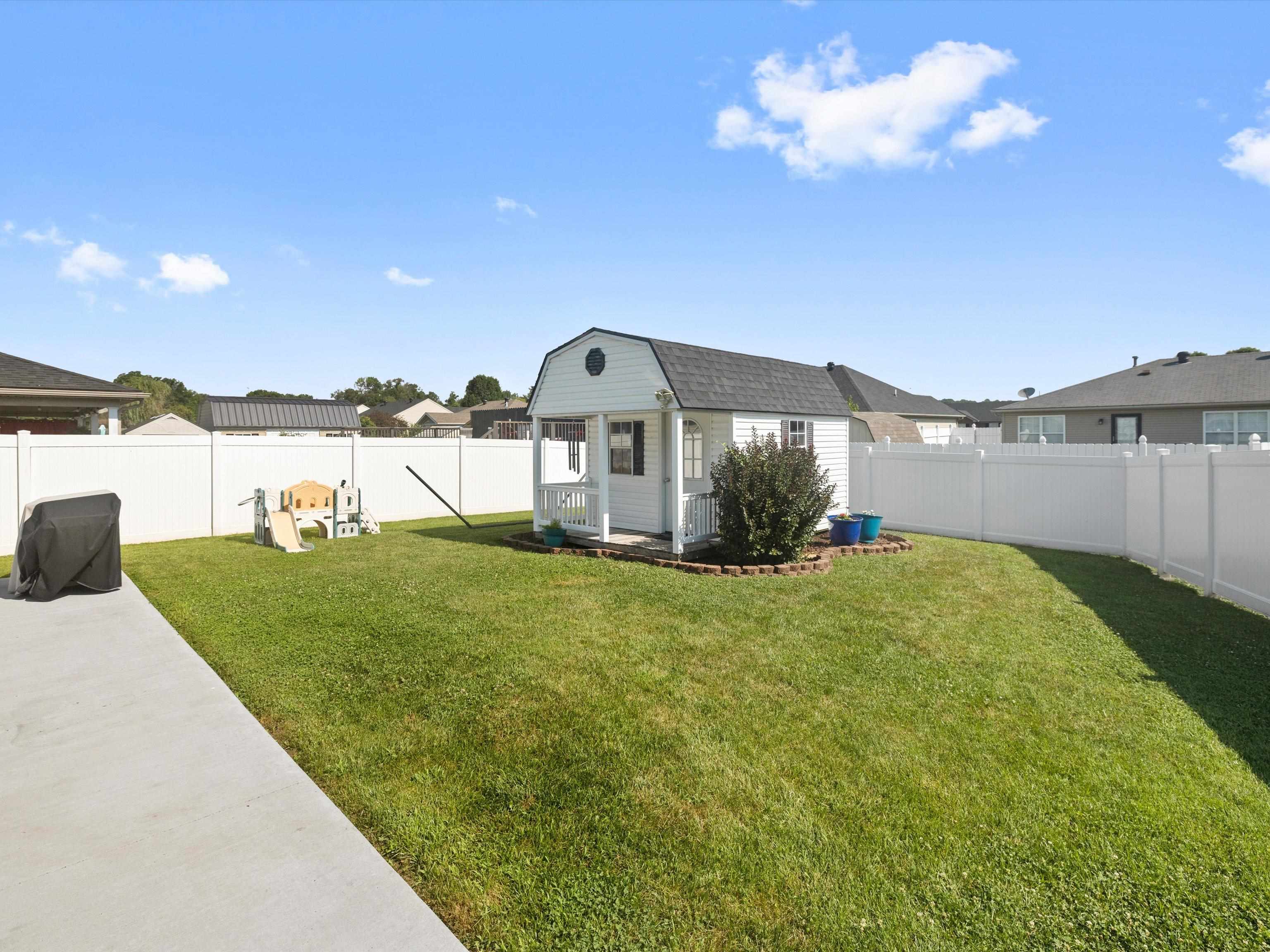 Storage Building, vinyl privacy fence