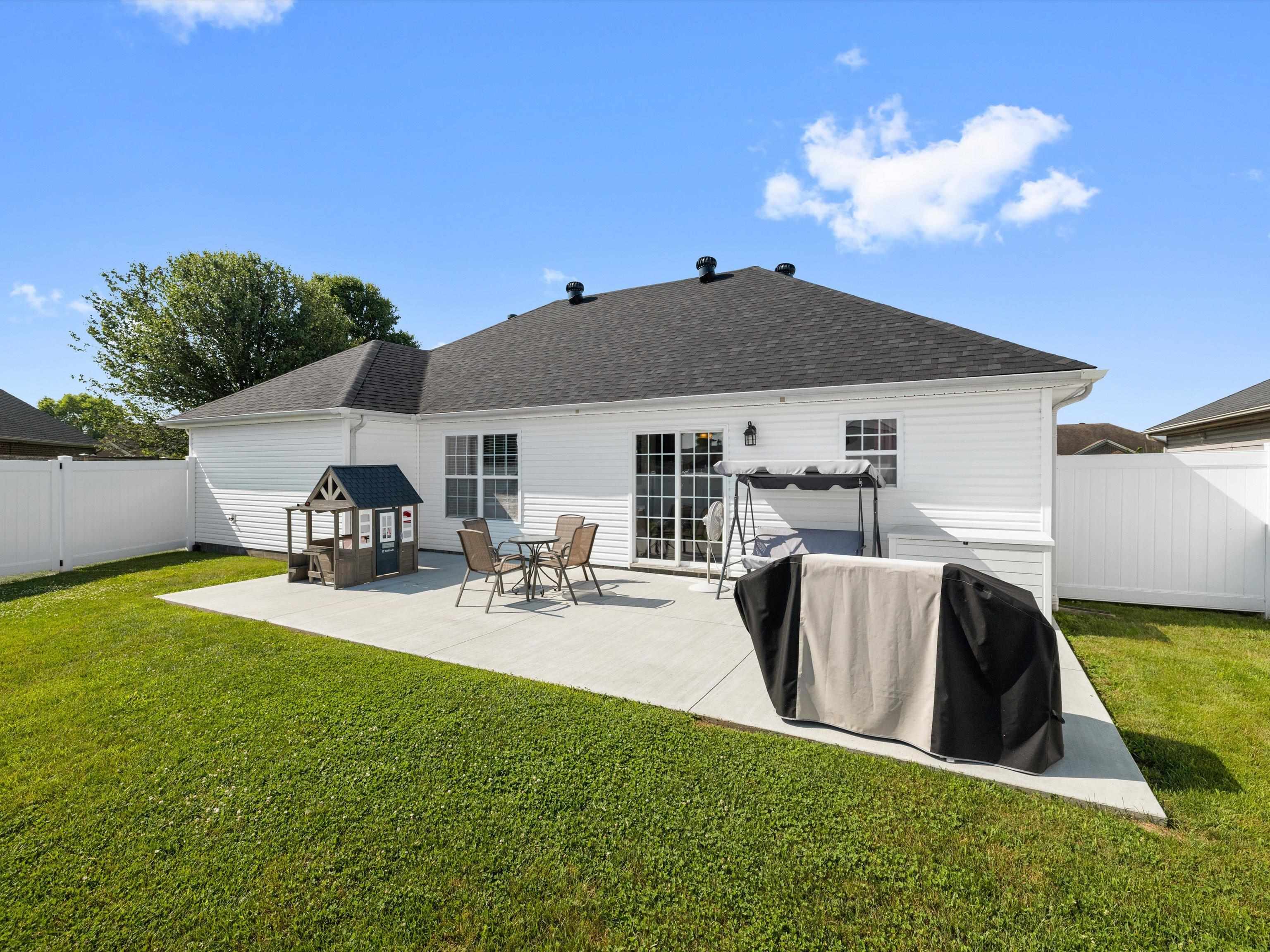 331 Camden Circle, Owensboro, Kentucky 42301, 4 Bedrooms Bedrooms, ,2 BathroomsBathrooms,Single Family Residence,For Sale,Camden Circle,92456