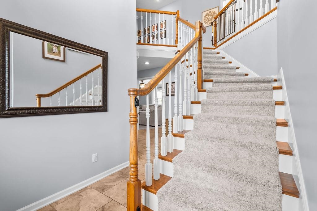 Elegant 2 story entry welcomes you as you enter the home!