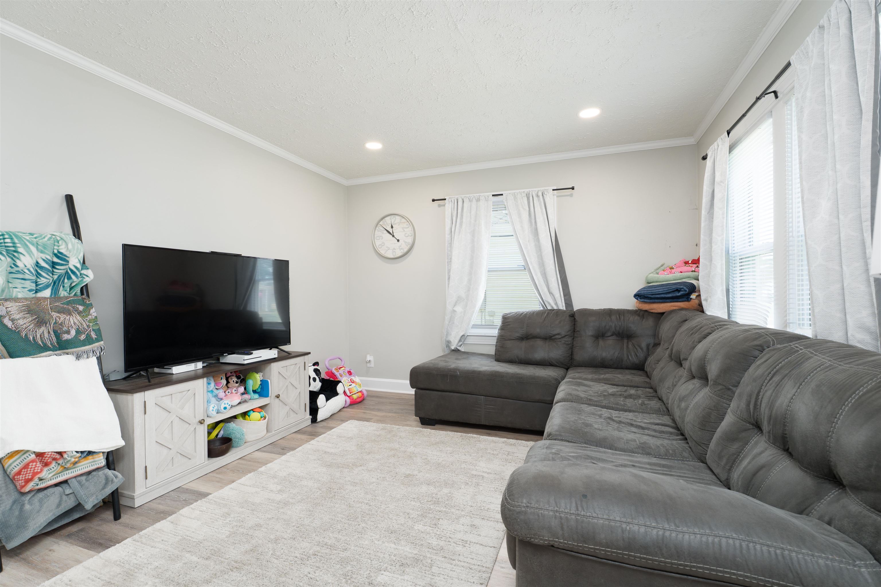 3203 Daviess St, Owensboro, Kentucky 42303, 2 Bedrooms Bedrooms, ,1 BathroomBathrooms,Single Family Residence,For Sale,Daviess St,92458