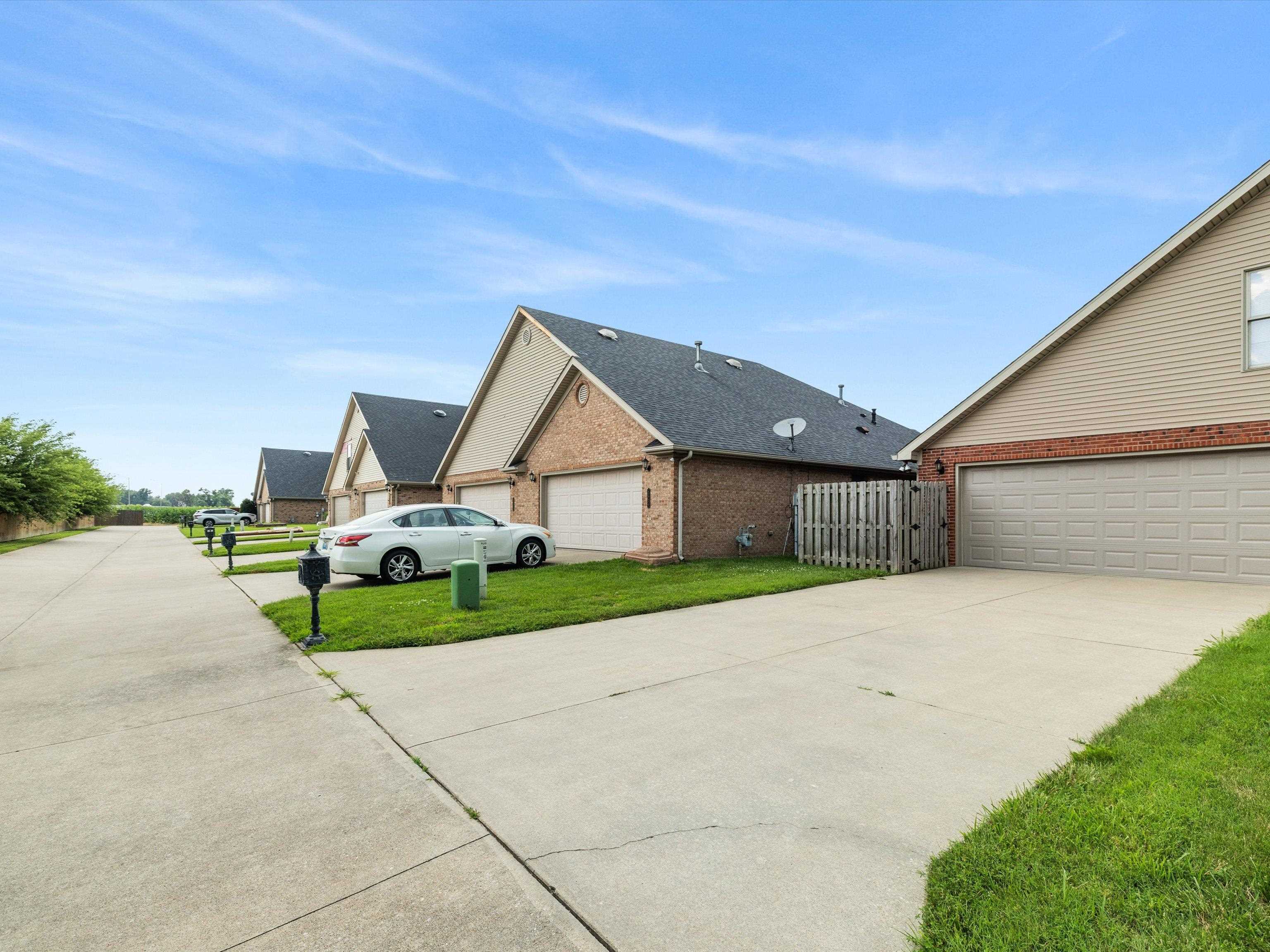 2814 Middleground Drive, Owensboro, Kentucky 42301, 3 Bedrooms Bedrooms, ,2 BathroomsBathrooms,Townhouse,For Sale,Middleground Drive,92461