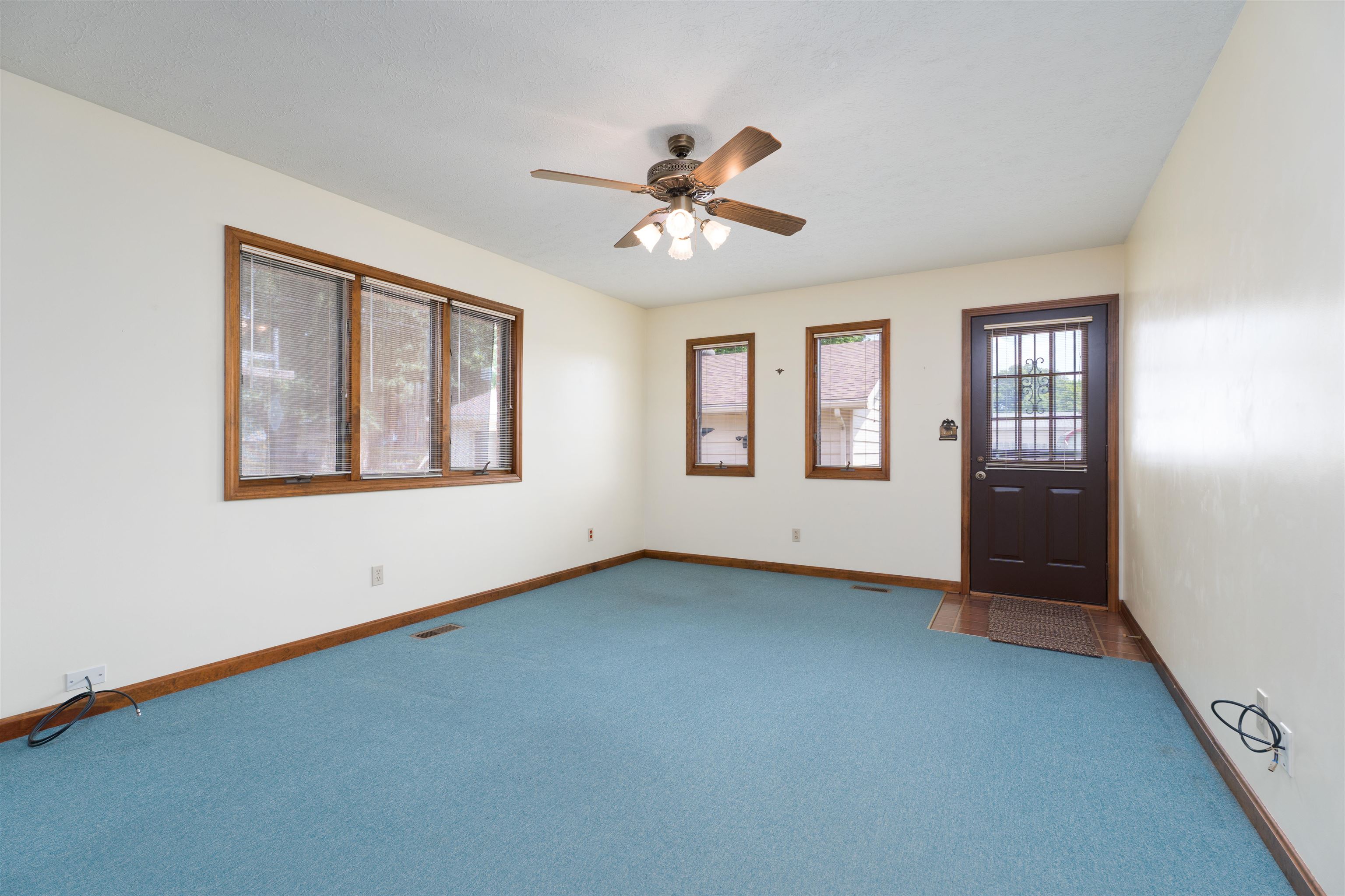 815 Devonshire Dr, Owensboro, Kentucky 42303, 3 Bedrooms Bedrooms, ,2 BathroomsBathrooms,Single Family Residence,For Sale,Devonshire Dr,92466