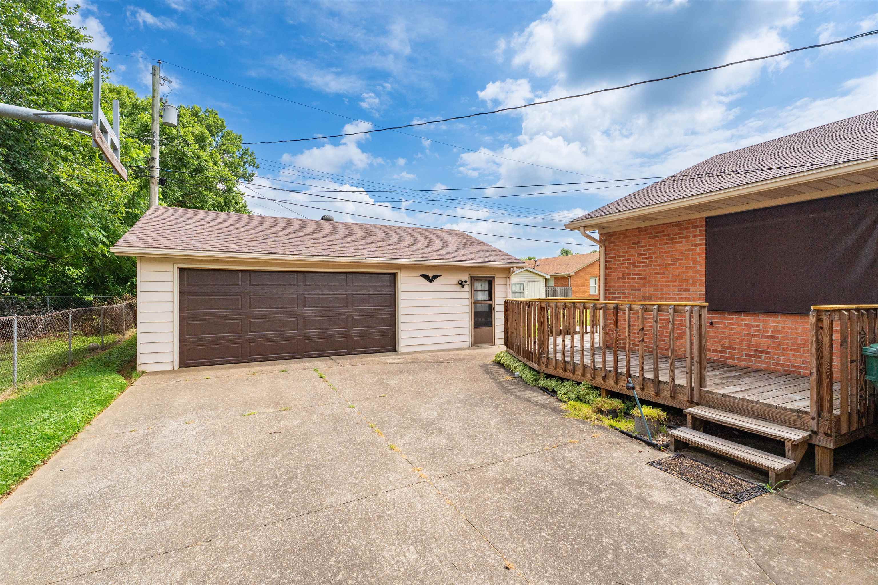 815 Devonshire Dr, Owensboro, Kentucky 42303, 3 Bedrooms Bedrooms, ,2 BathroomsBathrooms,Single Family Residence,For Sale,Devonshire Dr,92466