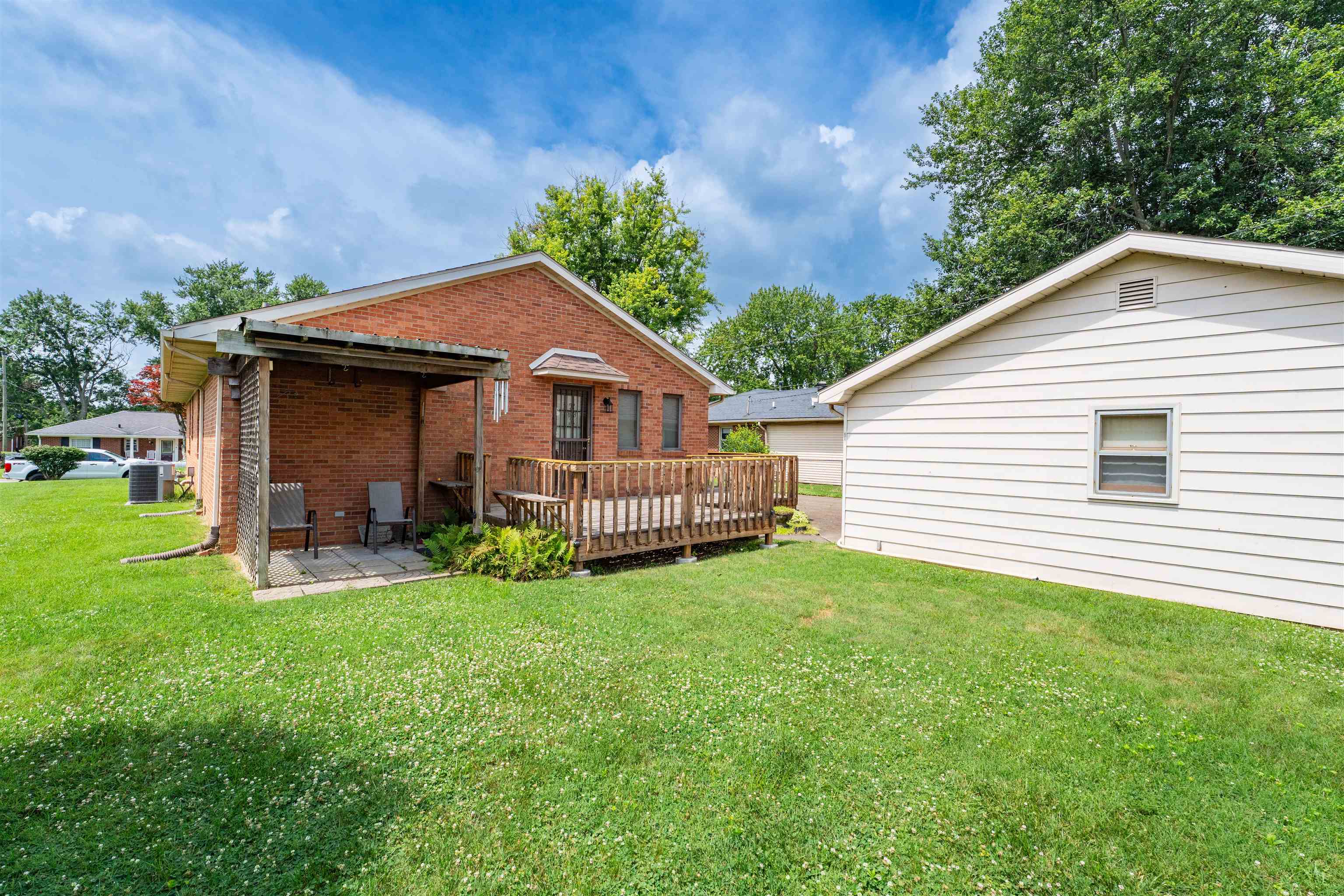815 Devonshire Dr, Owensboro, Kentucky 42303, 3 Bedrooms Bedrooms, ,2 BathroomsBathrooms,Single Family Residence,For Sale,Devonshire Dr,92466