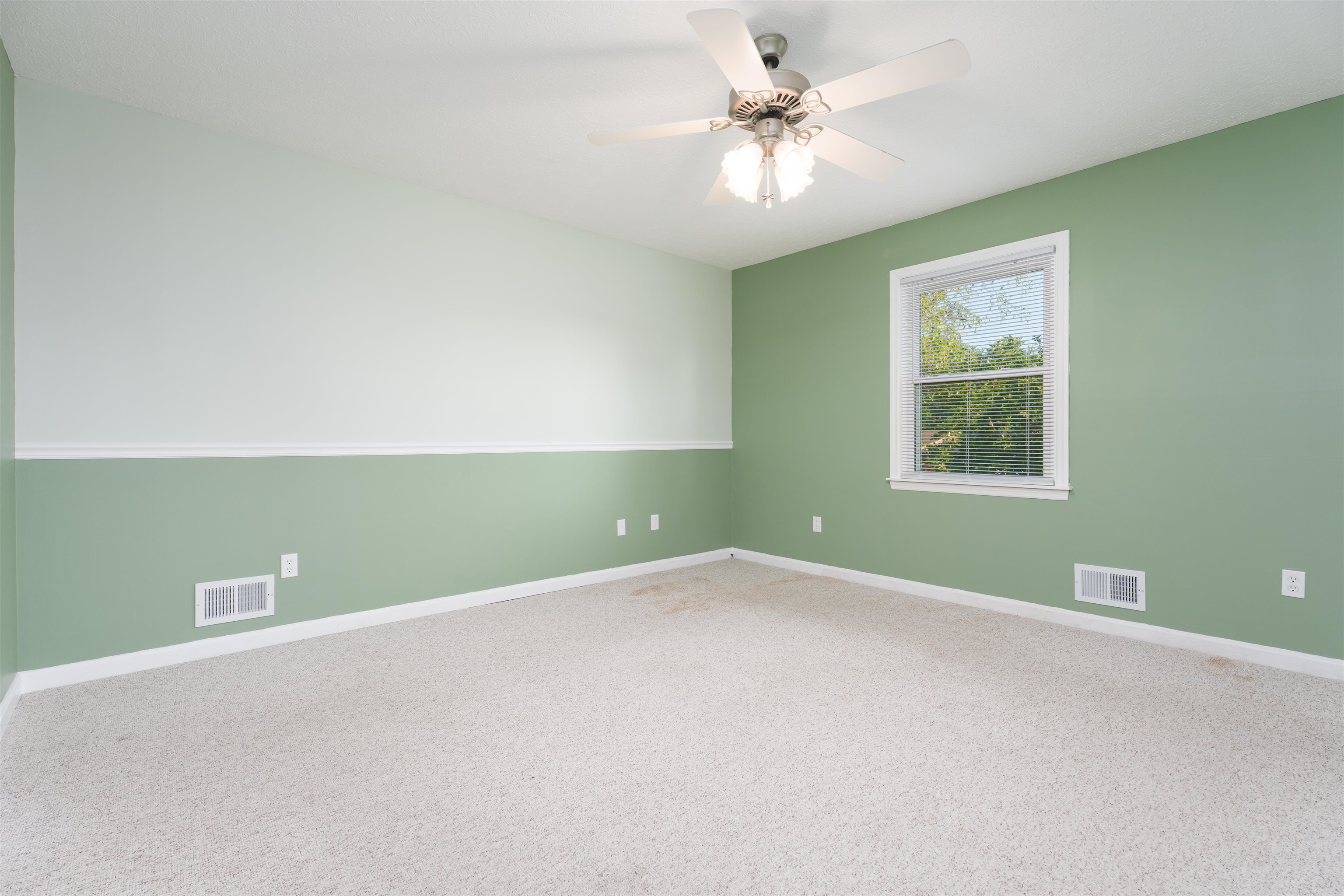 3831 Greenfield Lane, Owensboro, Kentucky 42301, 5 Bedrooms Bedrooms, ,1 BathroomBathrooms,Single Family Residence,For Sale,Greenfield Lane,92469