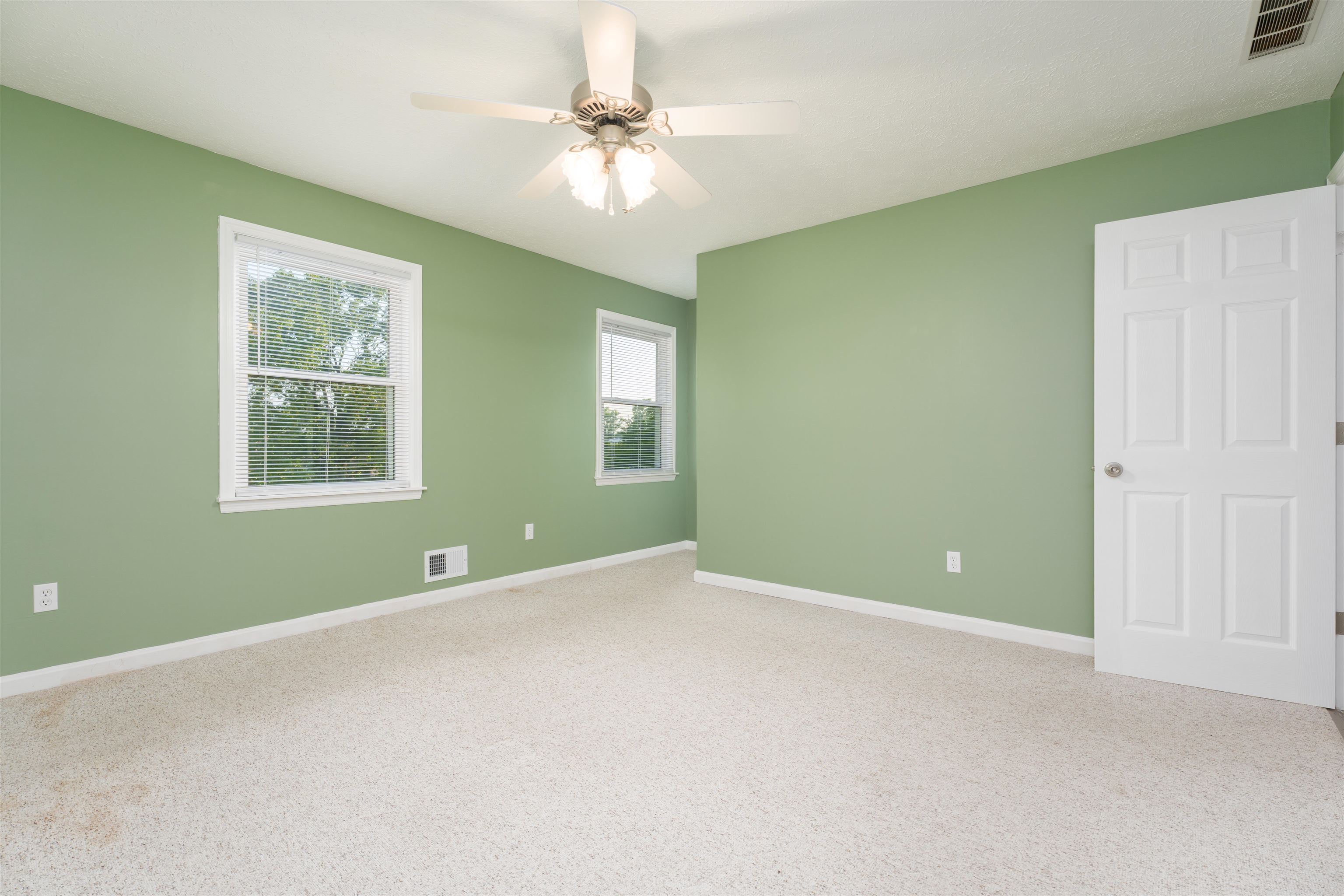 3831 Greenfield Lane, Owensboro, Kentucky 42301, 5 Bedrooms Bedrooms, ,1 BathroomBathrooms,Single Family Residence,For Sale,Greenfield Lane,92469