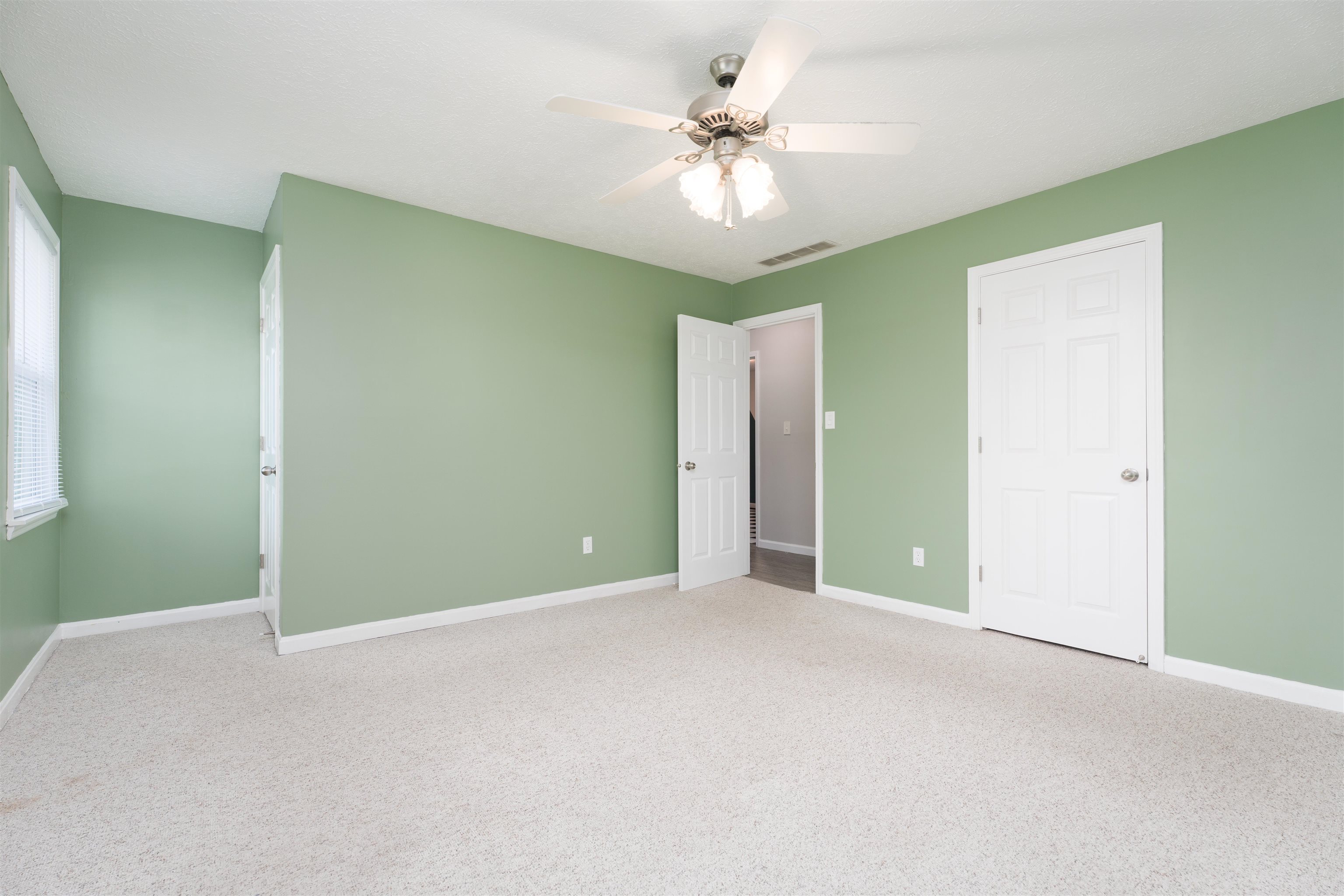 3831 Greenfield Lane, Owensboro, Kentucky 42301, 5 Bedrooms Bedrooms, ,1 BathroomBathrooms,Single Family Residence,For Sale,Greenfield Lane,92469