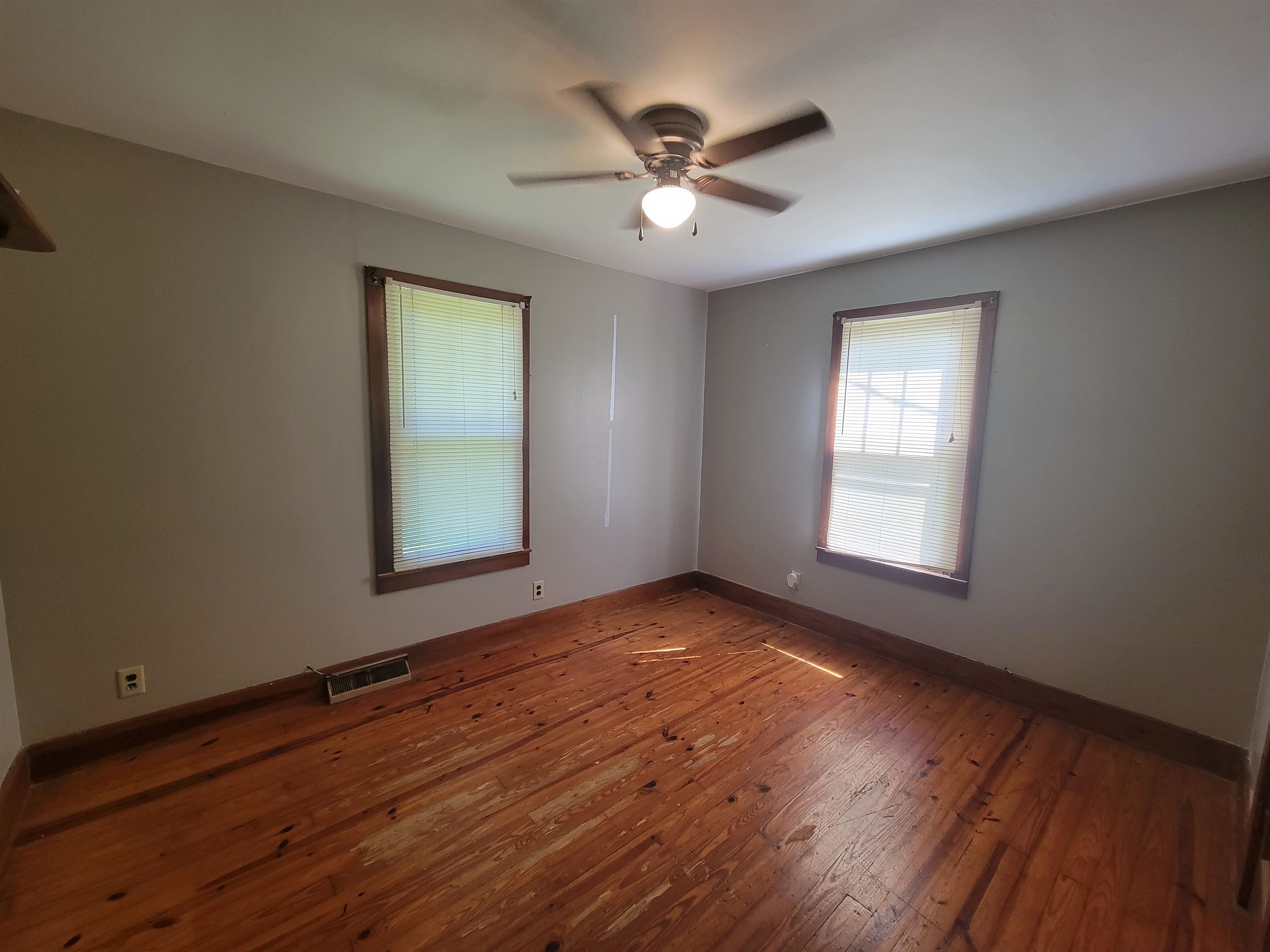 825 W. 4th St., Beaver Dam, Kentucky 42320, 3 Bedrooms Bedrooms, ,1 BathroomBathrooms,Single Family Residence,For Sale,W. 4th St.,92483