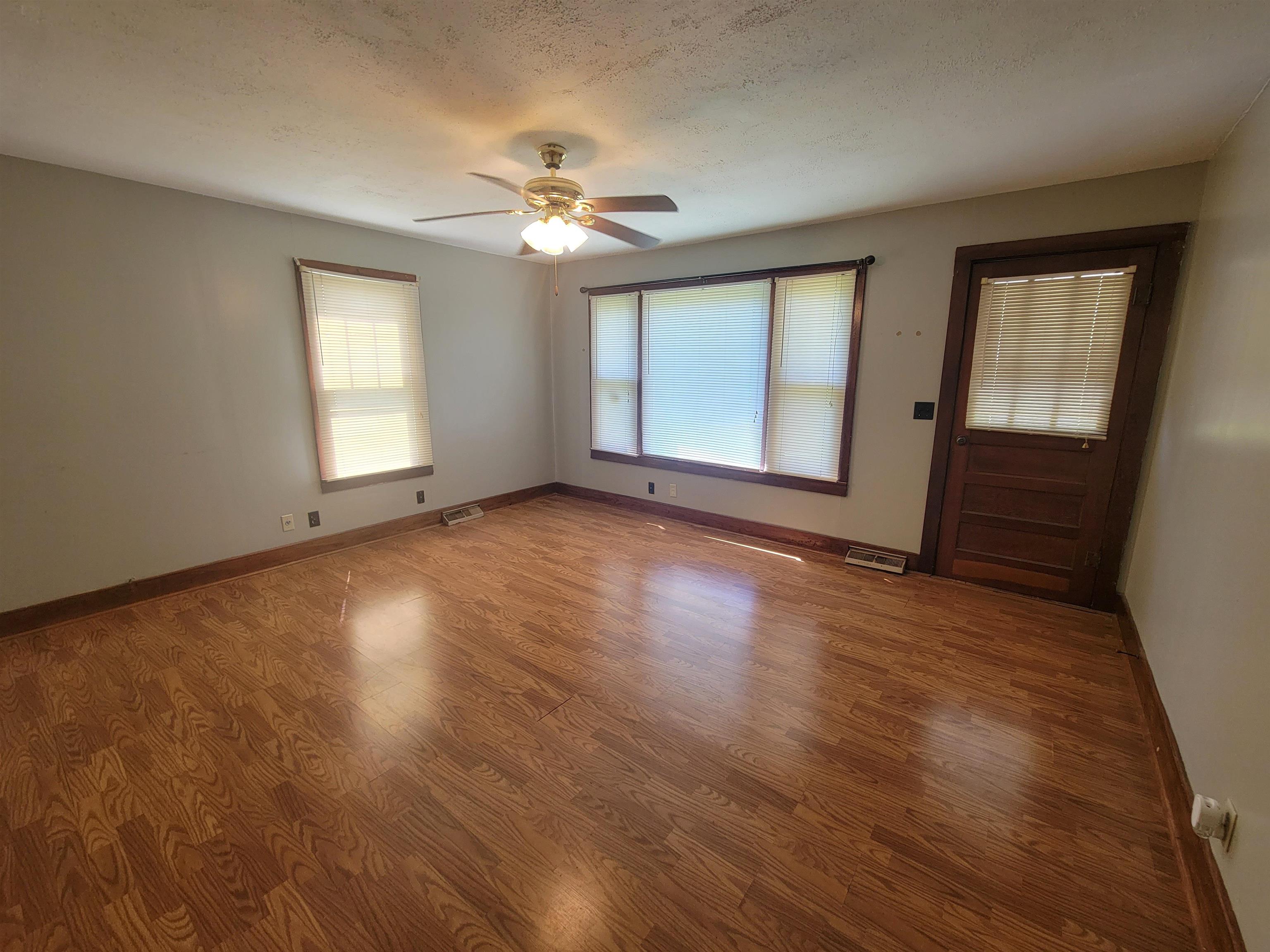 825 W. 4th St., Beaver Dam, Kentucky 42320, 3 Bedrooms Bedrooms, ,1 BathroomBathrooms,Single Family Residence,For Sale,W. 4th St.,92483
