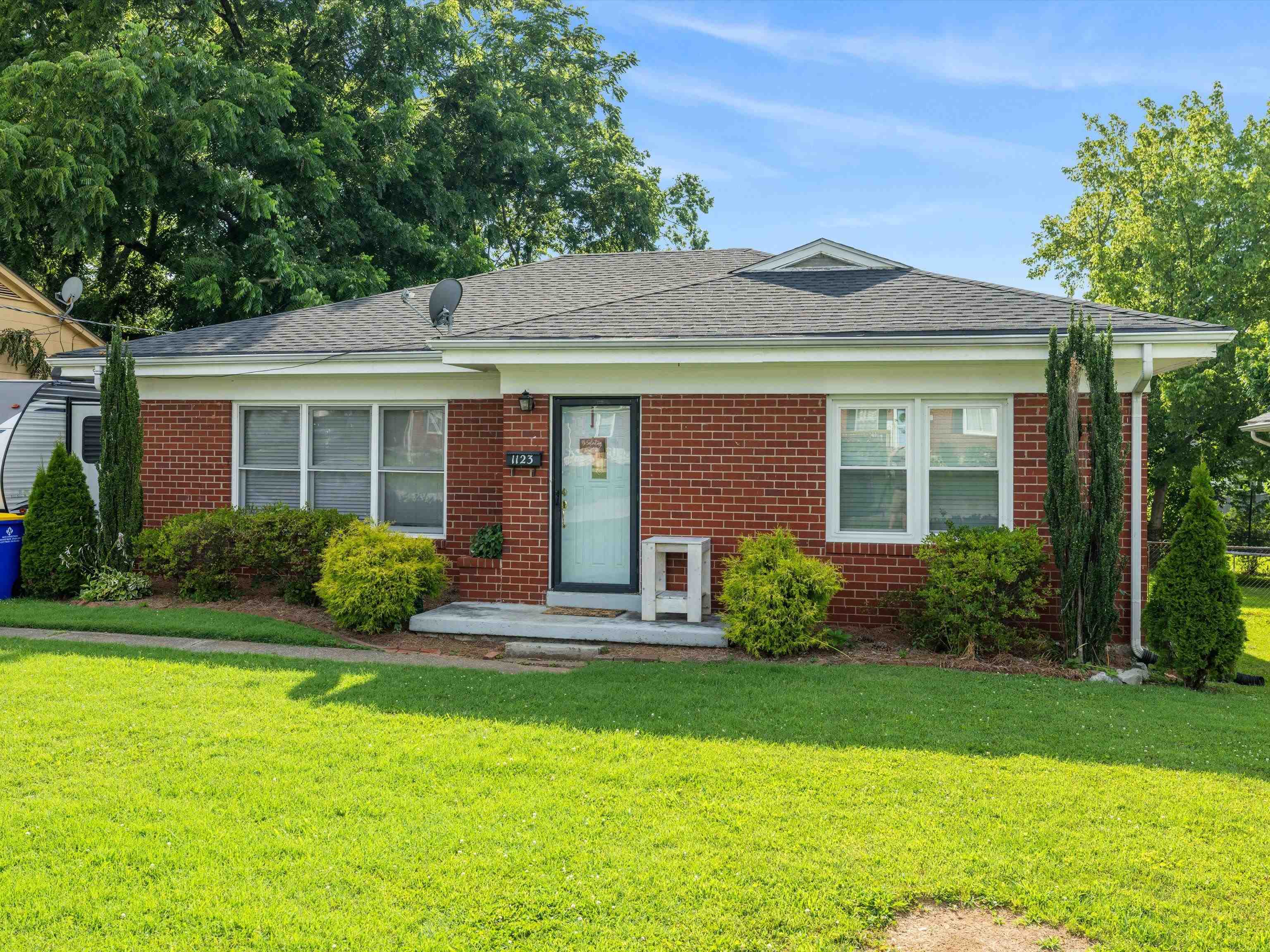 1123 Jones Dr., Bowling Green, Kentucky 42104, 3 Bedrooms Bedrooms, ,1 BathroomBathrooms,Single Family Residence,For Sale,Jones Dr.,92485