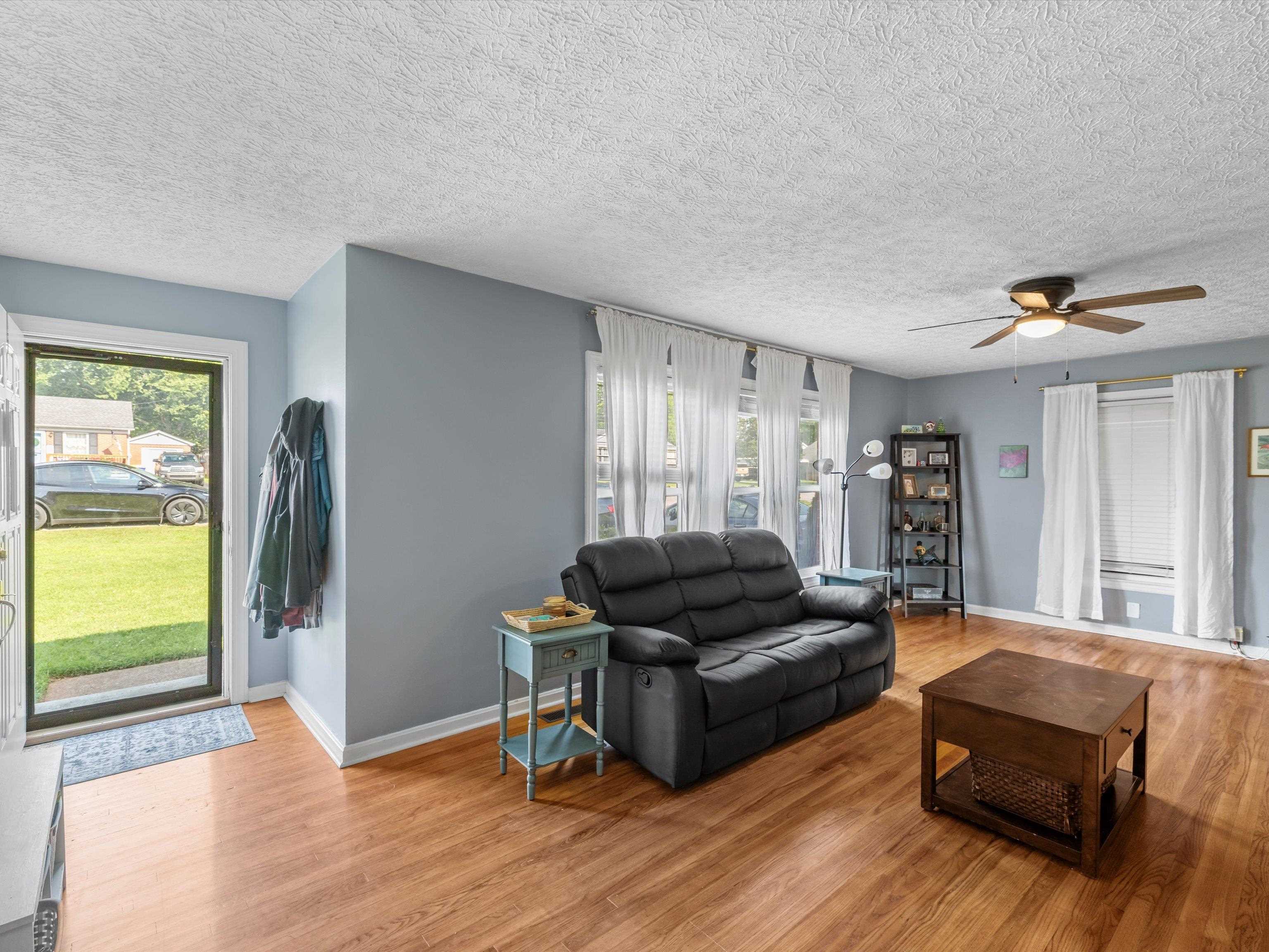 1123 Jones Dr., Bowling Green, Kentucky 42104, 3 Bedrooms Bedrooms, ,1 BathroomBathrooms,Single Family Residence,For Sale,Jones Dr.,92485