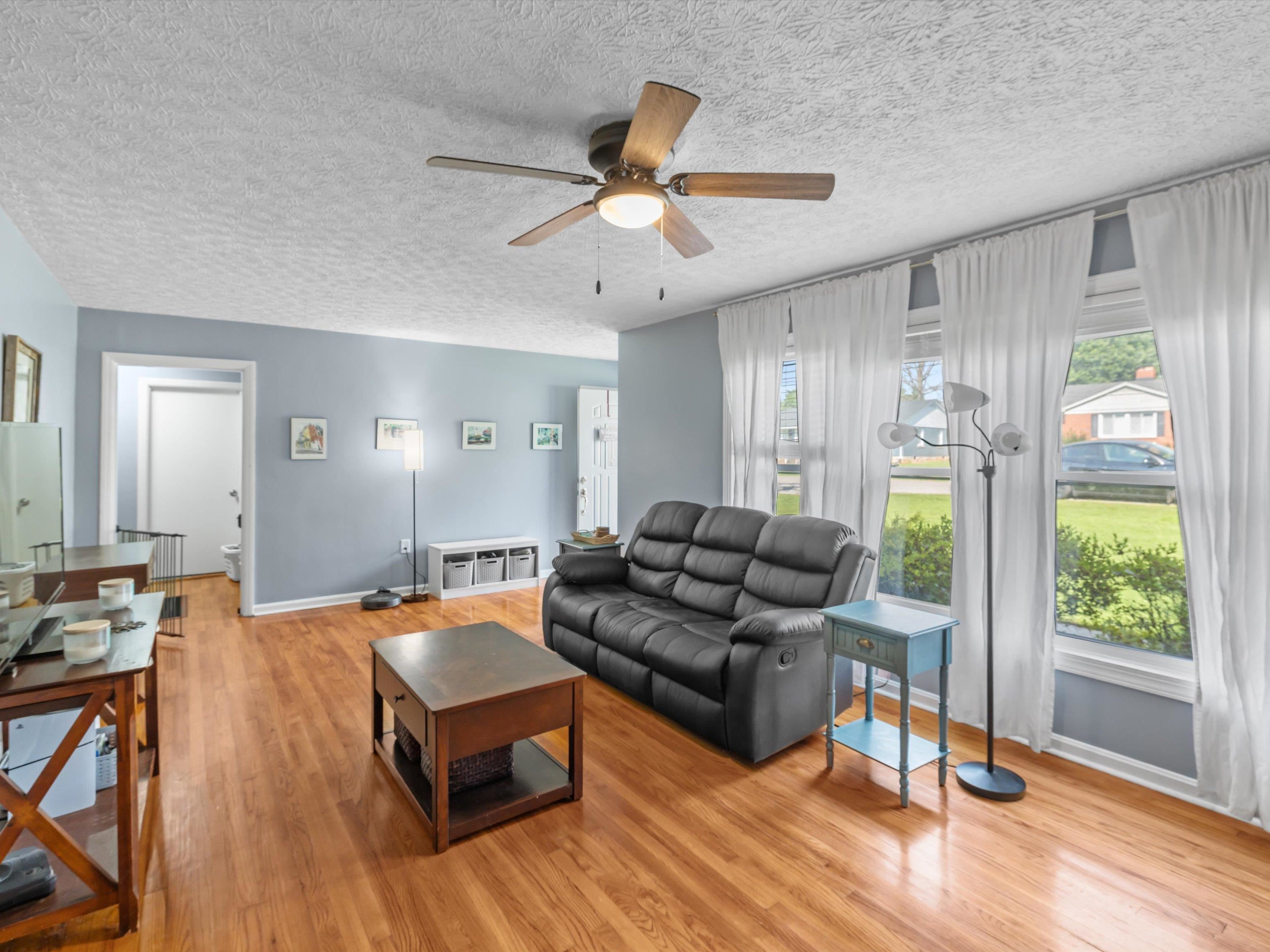 1123 Jones Dr., Bowling Green, Kentucky 42104, 3 Bedrooms Bedrooms, ,1 BathroomBathrooms,Single Family Residence,For Sale,Jones Dr.,92485