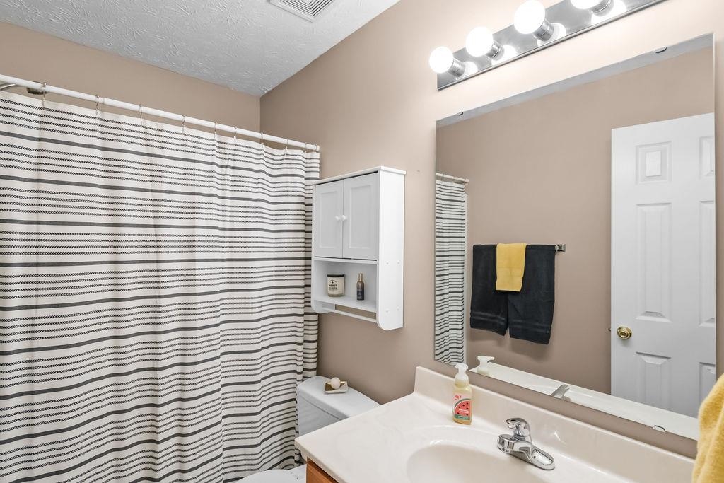 2585 Landing Terrace, Owensboro, Kentucky 42303, 3 Bedrooms Bedrooms, ,2 BathroomsBathrooms,Single Family Residence,For Sale,Landing Terrace,92486