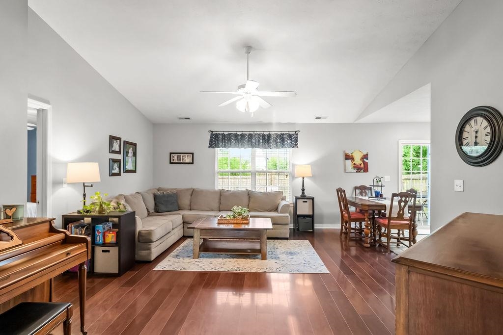 2585 Landing Terrace, Owensboro, Kentucky 42303, 3 Bedrooms Bedrooms, ,2 BathroomsBathrooms,Single Family Residence,For Sale,Landing Terrace,92486