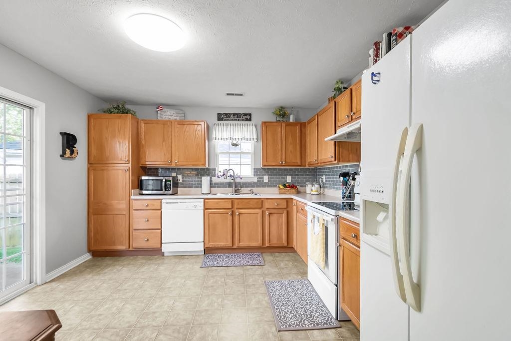 2585 Landing Terrace, Owensboro, Kentucky 42303, 3 Bedrooms Bedrooms, ,2 BathroomsBathrooms,Single Family Residence,For Sale,Landing Terrace,92486