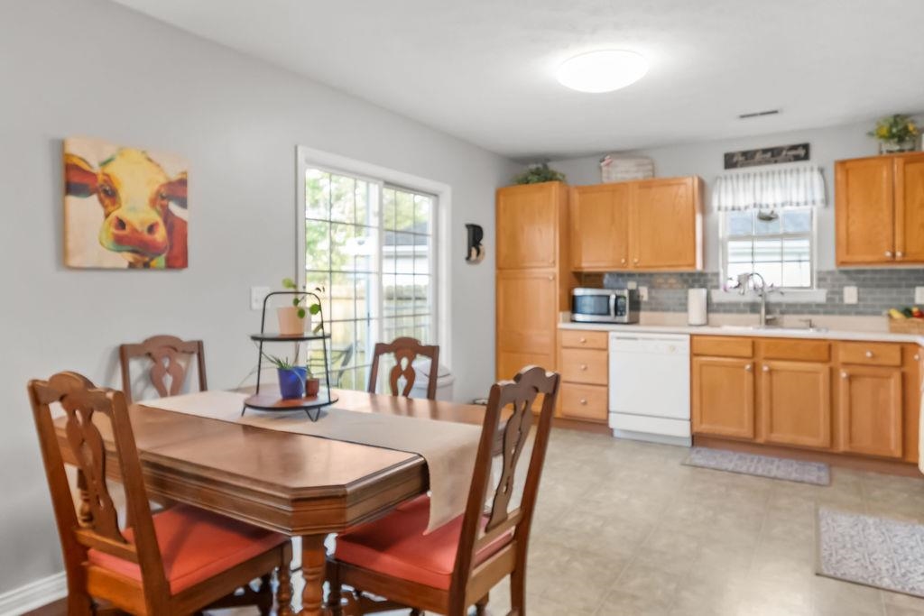2585 Landing Terrace, Owensboro, Kentucky 42303, 3 Bedrooms Bedrooms, ,2 BathroomsBathrooms,Single Family Residence,For Sale,Landing Terrace,92486