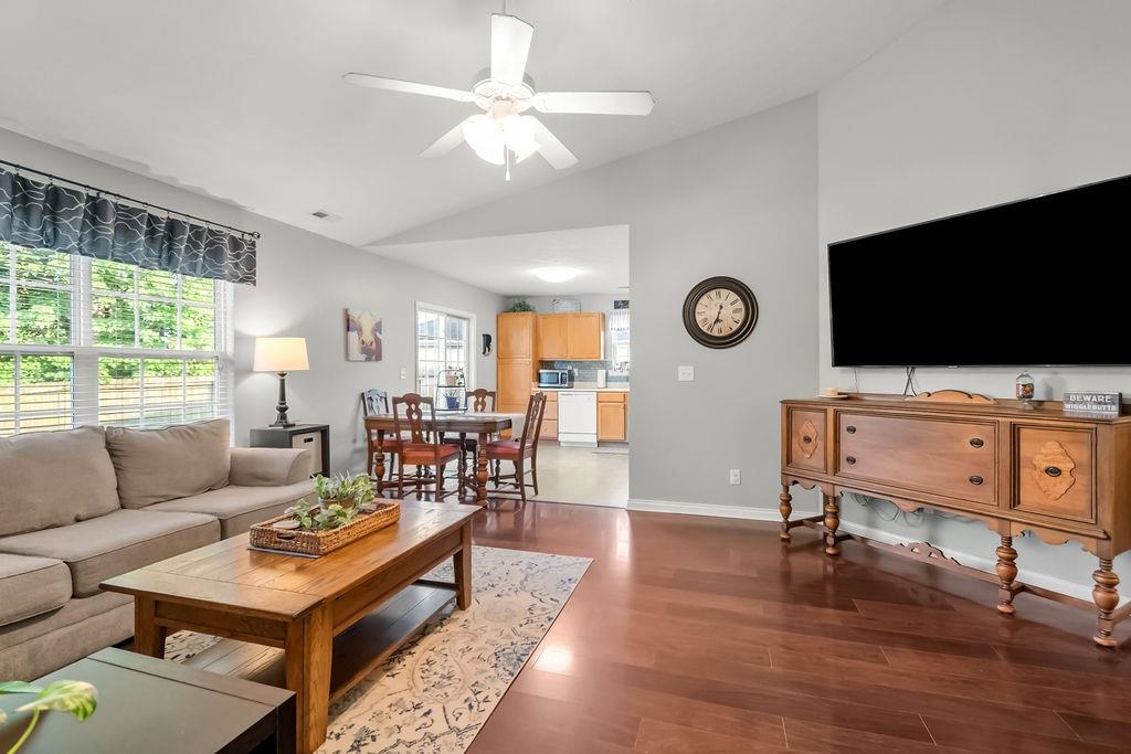 2585 Landing Terrace, Owensboro, Kentucky 42303, 3 Bedrooms Bedrooms, ,2 BathroomsBathrooms,Single Family Residence,For Sale,Landing Terrace,92486