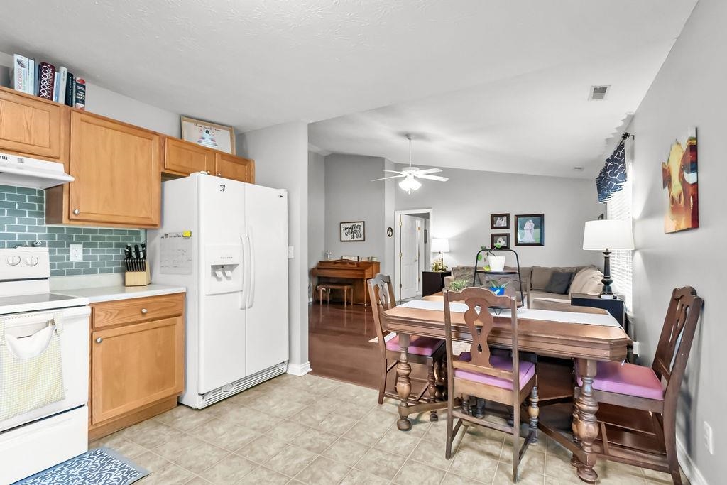 2585 Landing Terrace, Owensboro, Kentucky 42303, 3 Bedrooms Bedrooms, ,2 BathroomsBathrooms,Single Family Residence,For Sale,Landing Terrace,92486