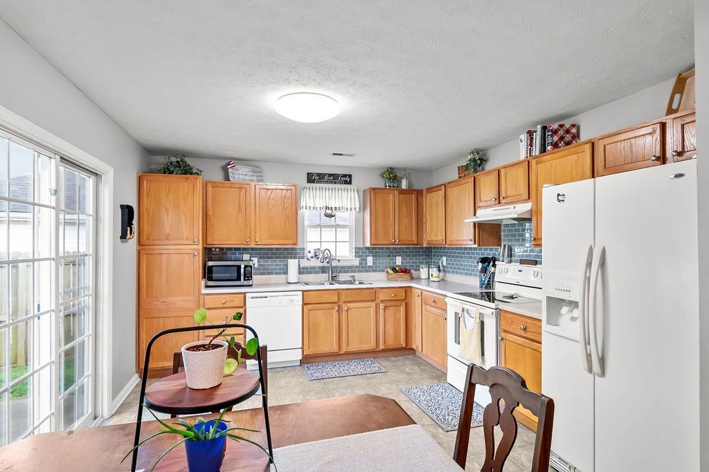 2585 Landing Terrace, Owensboro, Kentucky 42303, 3 Bedrooms Bedrooms, ,2 BathroomsBathrooms,Single Family Residence,For Sale,Landing Terrace,92486