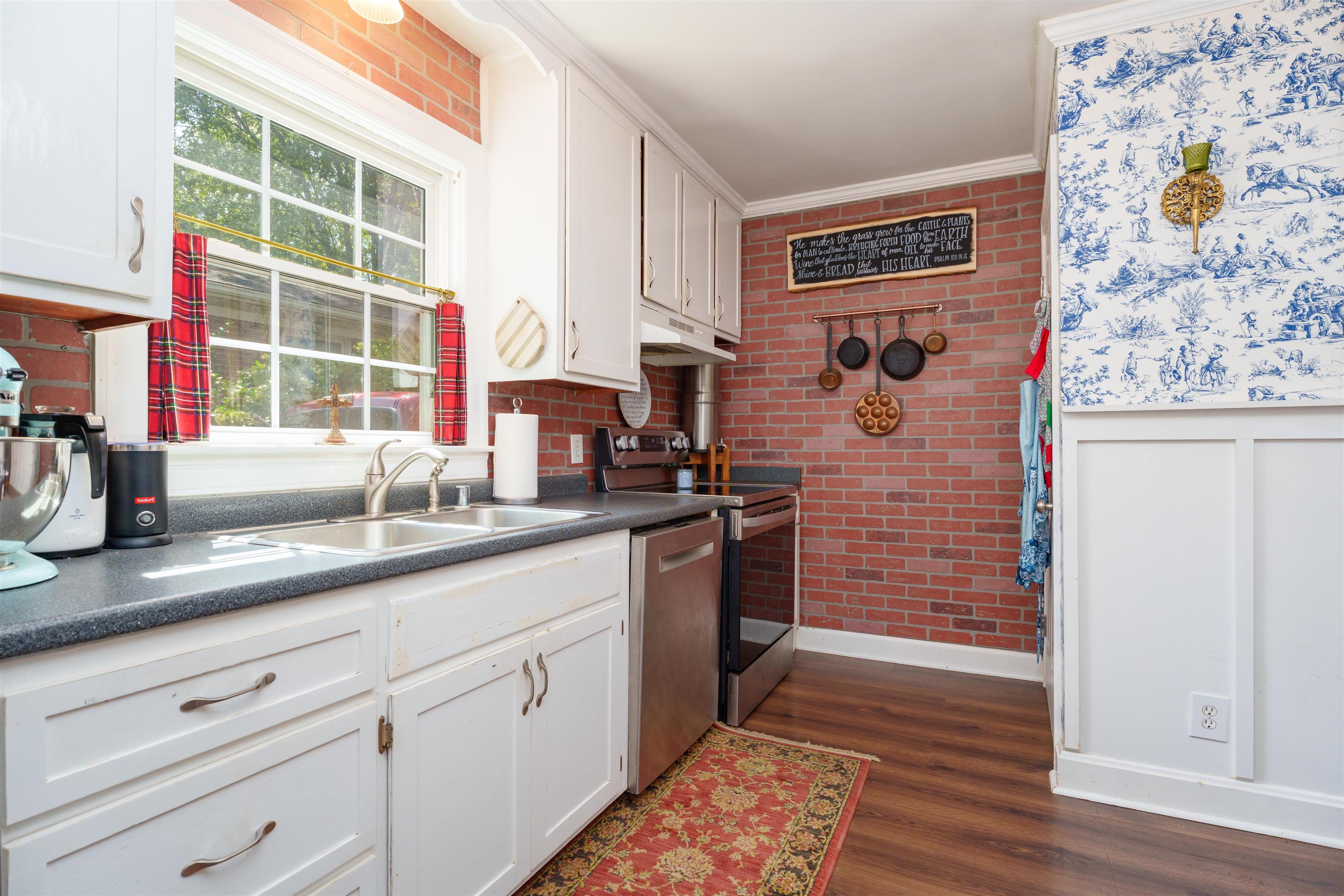 1913 21st St, Owensboro, Kentucky 42303, 2 Bedrooms Bedrooms, ,1 BathroomBathrooms,Single Family Residence,For Sale,21st St,92488