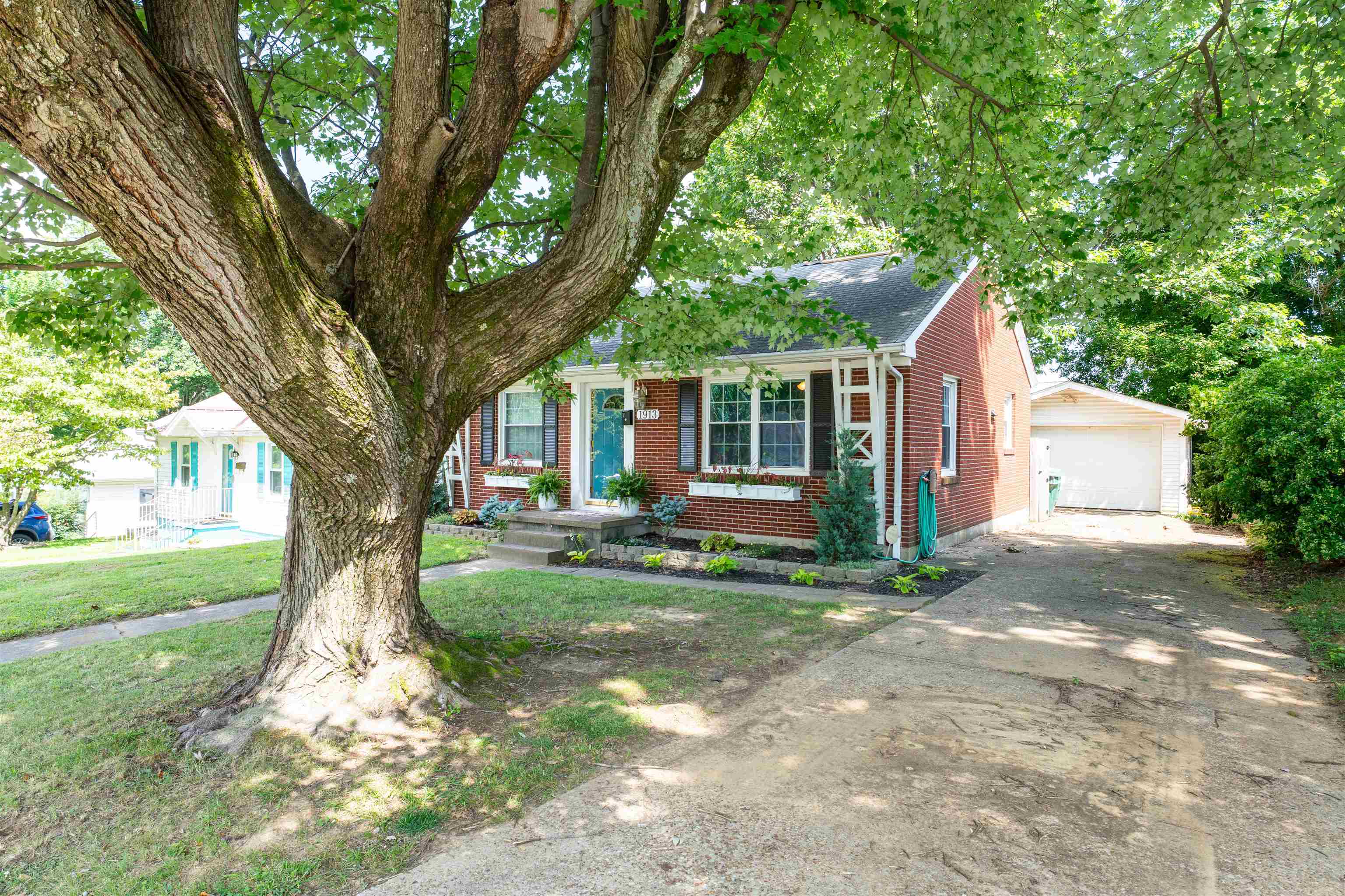 1913 21st St, Owensboro, Kentucky 42303, 2 Bedrooms Bedrooms, ,1 BathroomBathrooms,Single Family Residence,For Sale,21st St,92488