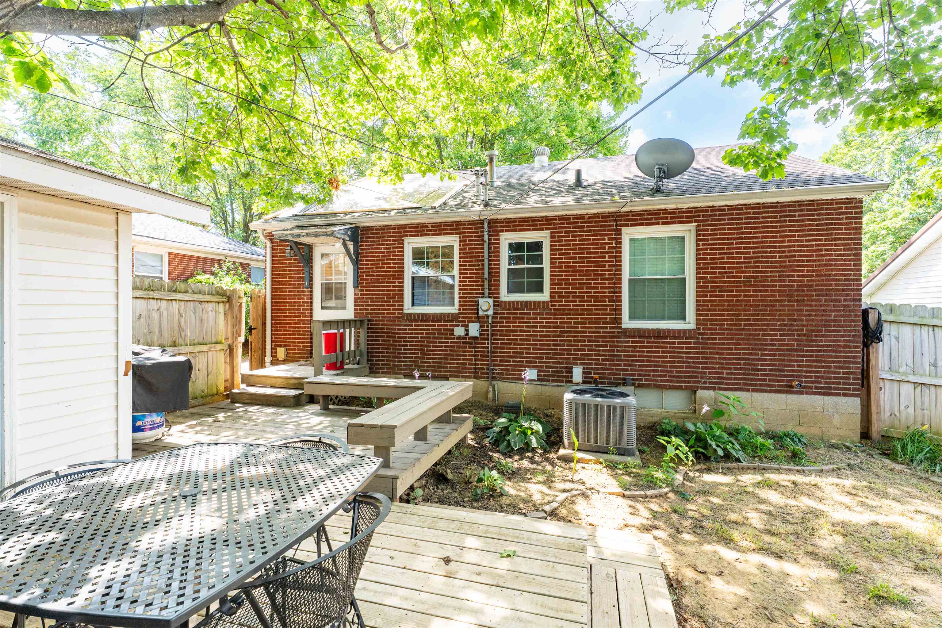 1913 21st St, Owensboro, Kentucky 42303, 2 Bedrooms Bedrooms, ,1 BathroomBathrooms,Single Family Residence,For Sale,21st St,92488
