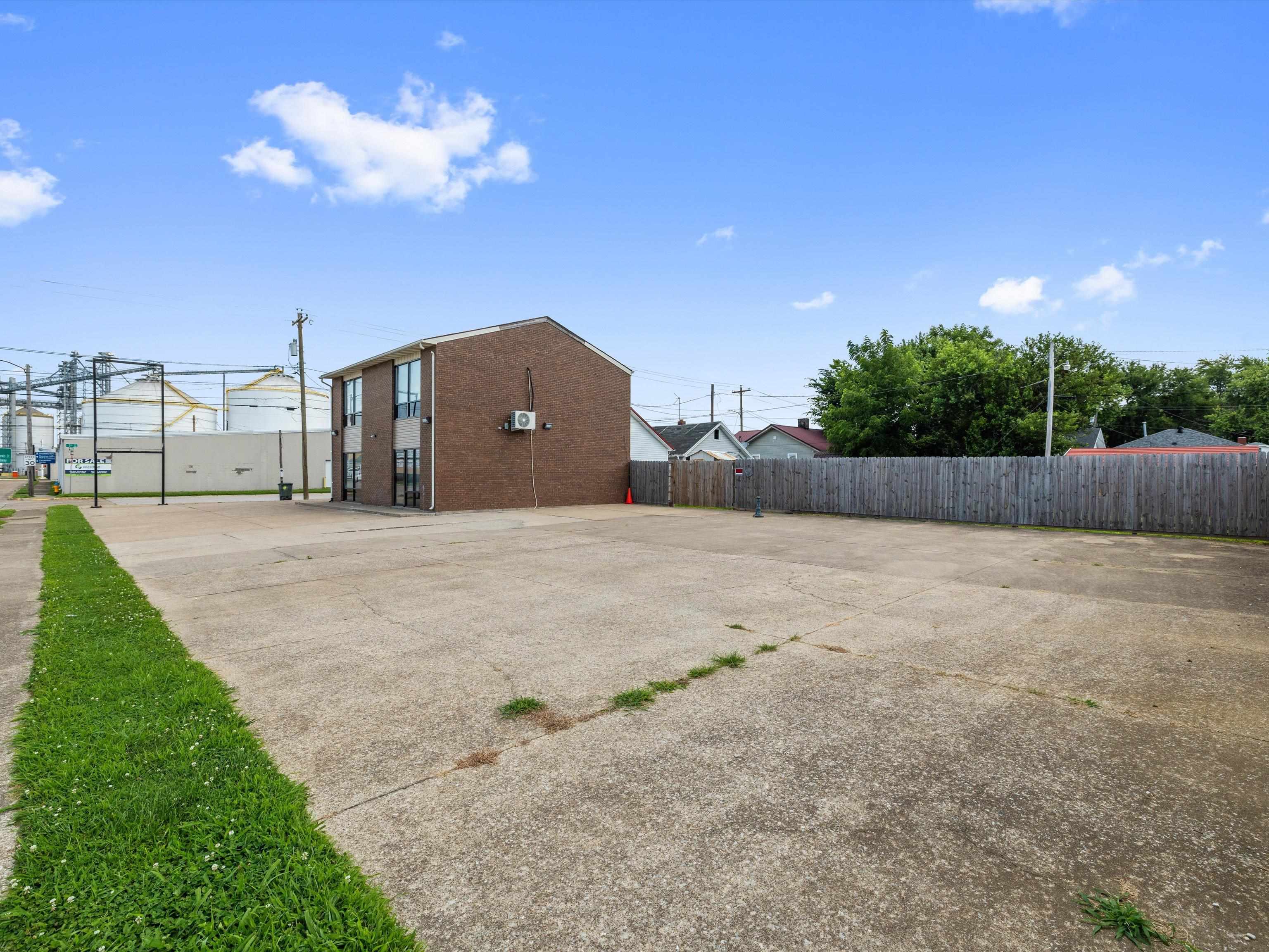 Owensboro, Kentucky 42303, ,Mixed Use,For Sale,92499