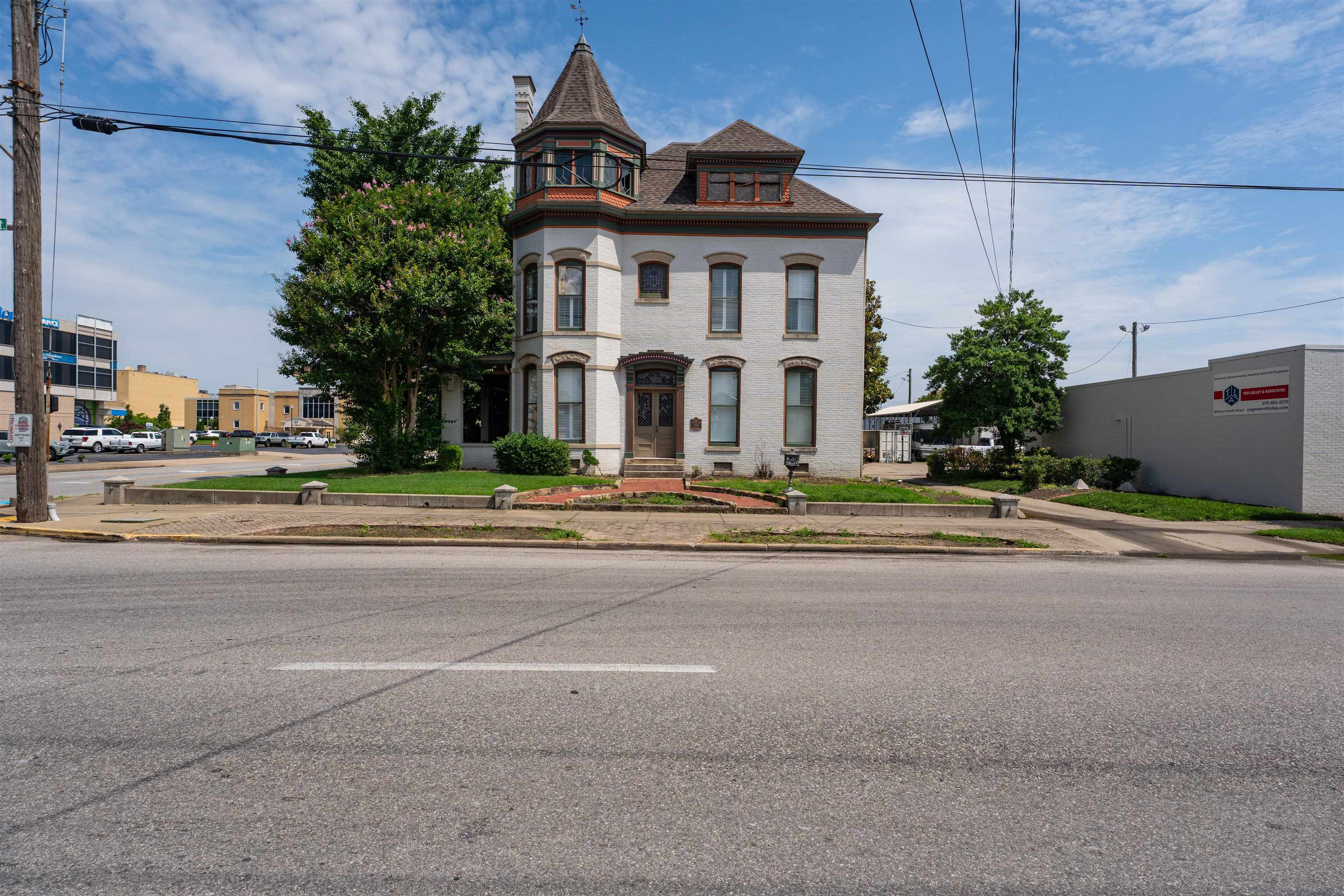303 4Th St, Owensboro, Kentucky 42303, 4 Bedrooms Bedrooms, ,3 BathroomsBathrooms,Single Family Residence,For Sale,4Th St,92502