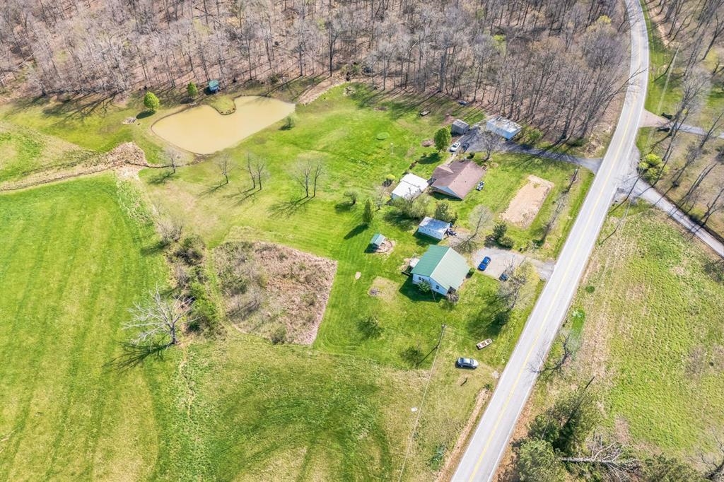 10706 Beaver Dam Rd, Caneyville, Kentucky 42721, 2 Bedrooms Bedrooms, ,1 BathroomBathrooms,Single Family Residence,For Sale,Beaver Dam Rd,92507
