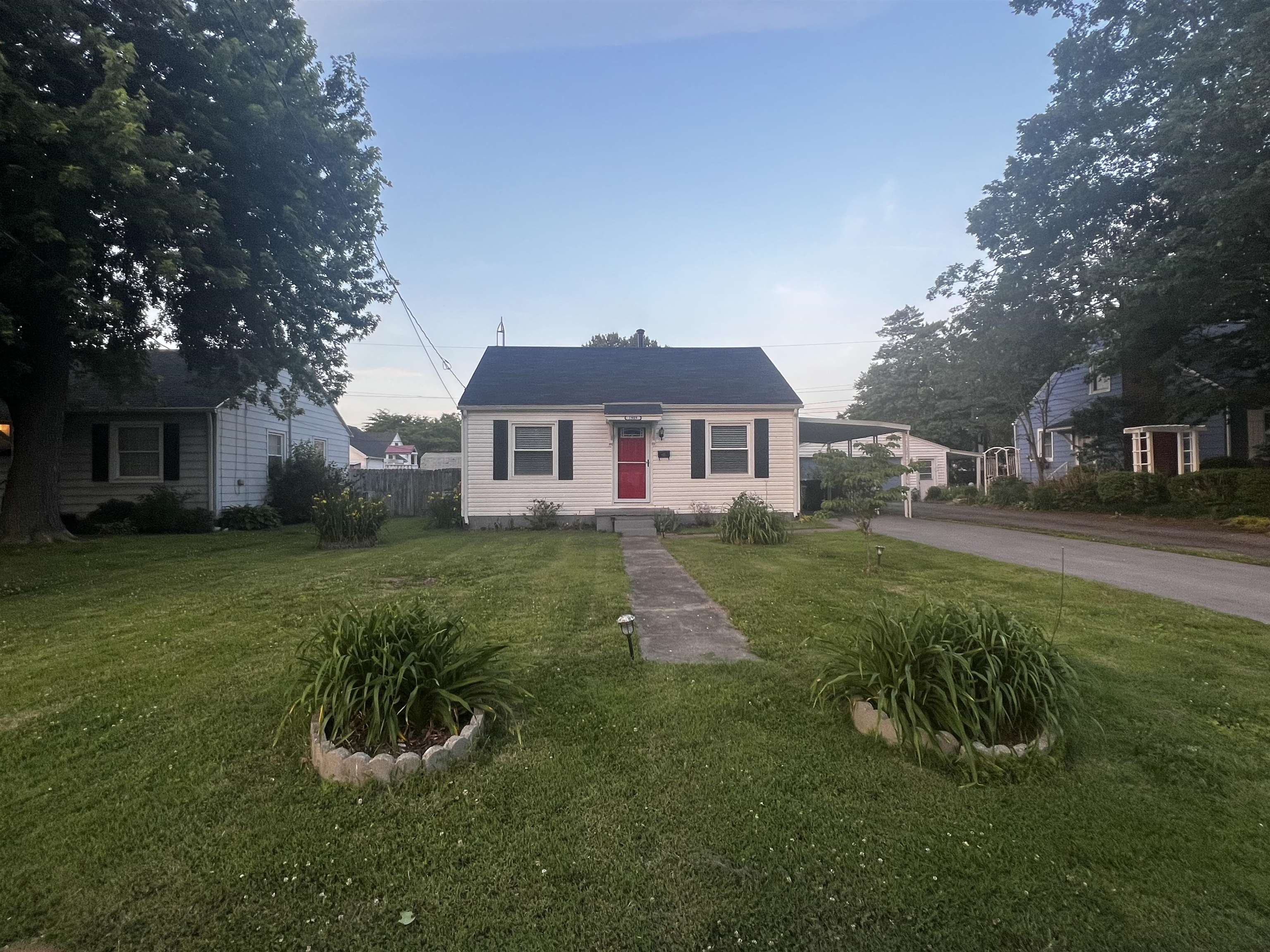 1909 Windsor Ave, Owensboro, Kentucky 42301, 2 Bedrooms Bedrooms, ,1 BathroomBathrooms,Single Family Residence,For Sale,Windsor Ave,92510