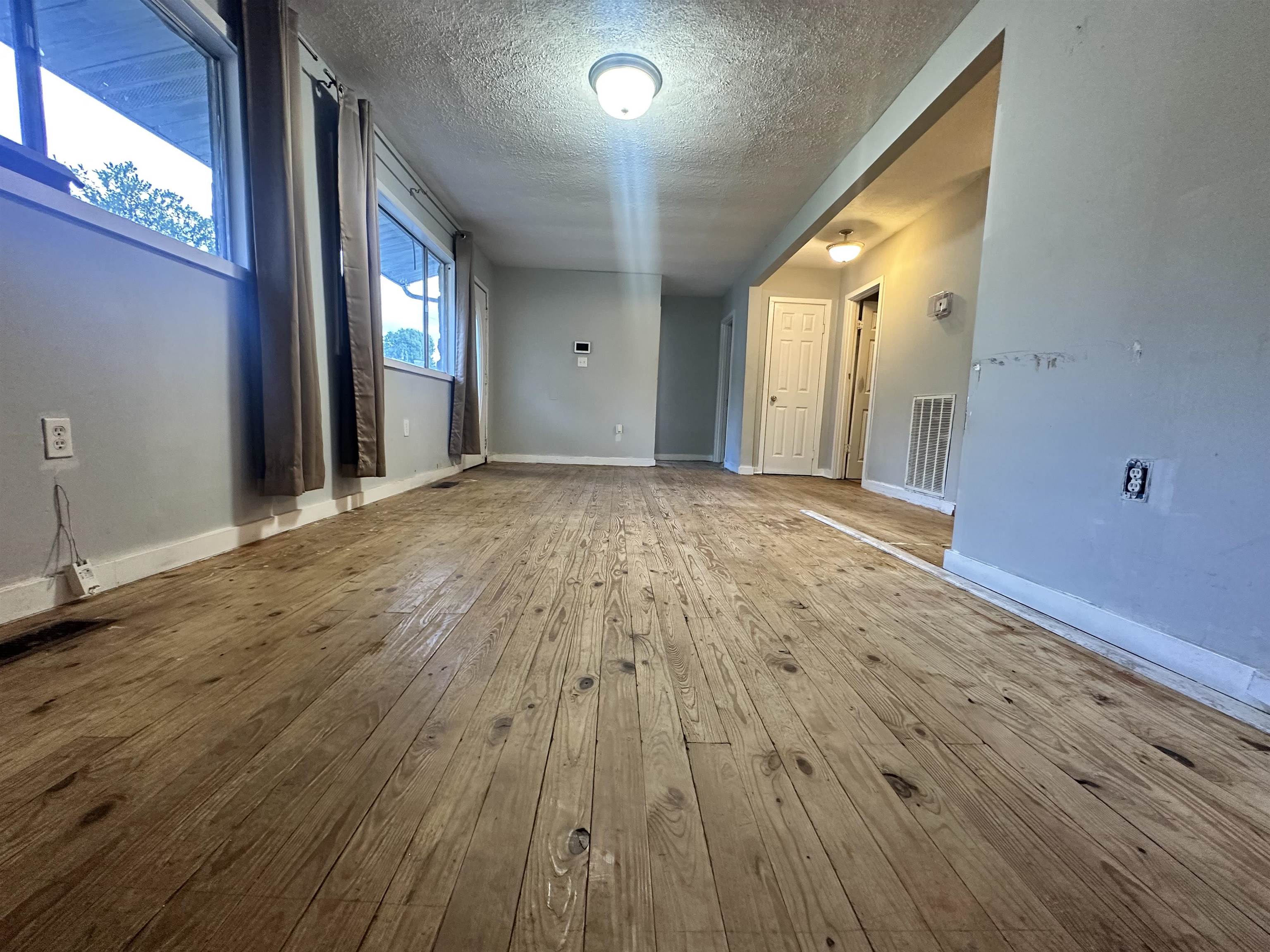 736 Maple Street, Auburn, Kentucky 42206, 5 Bedrooms Bedrooms, ,2 BathroomsBathrooms,Single Family Residence,For Sale,Maple Street,92515