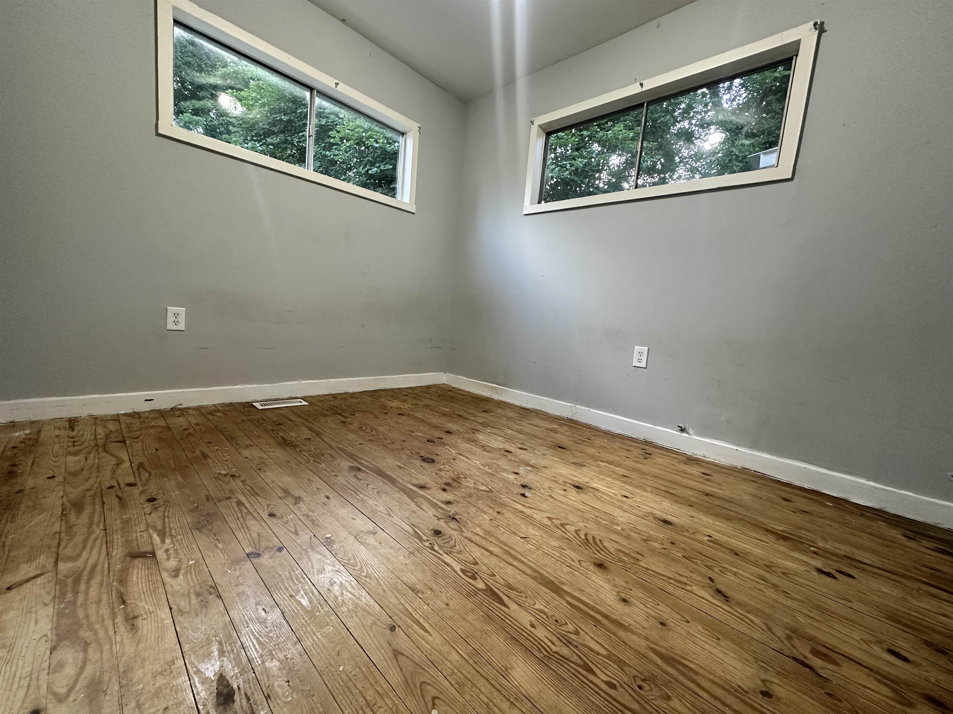 736 Maple Street, Auburn, Kentucky 42206, 5 Bedrooms Bedrooms, ,2 BathroomsBathrooms,Single Family Residence,For Sale,Maple Street,92515