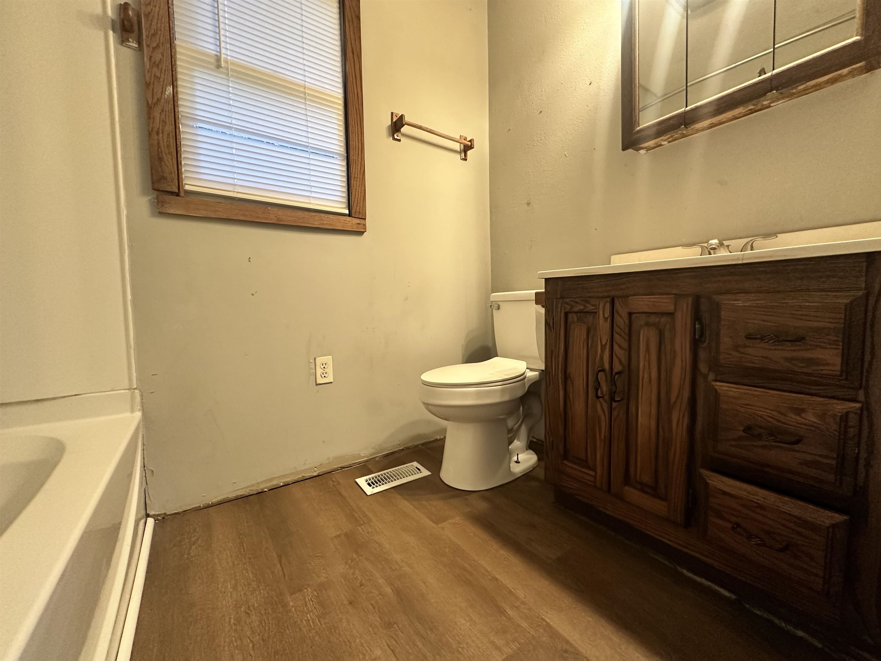 736 Maple Street, Auburn, Kentucky 42206, 5 Bedrooms Bedrooms, ,2 BathroomsBathrooms,Single Family Residence,For Sale,Maple Street,92515