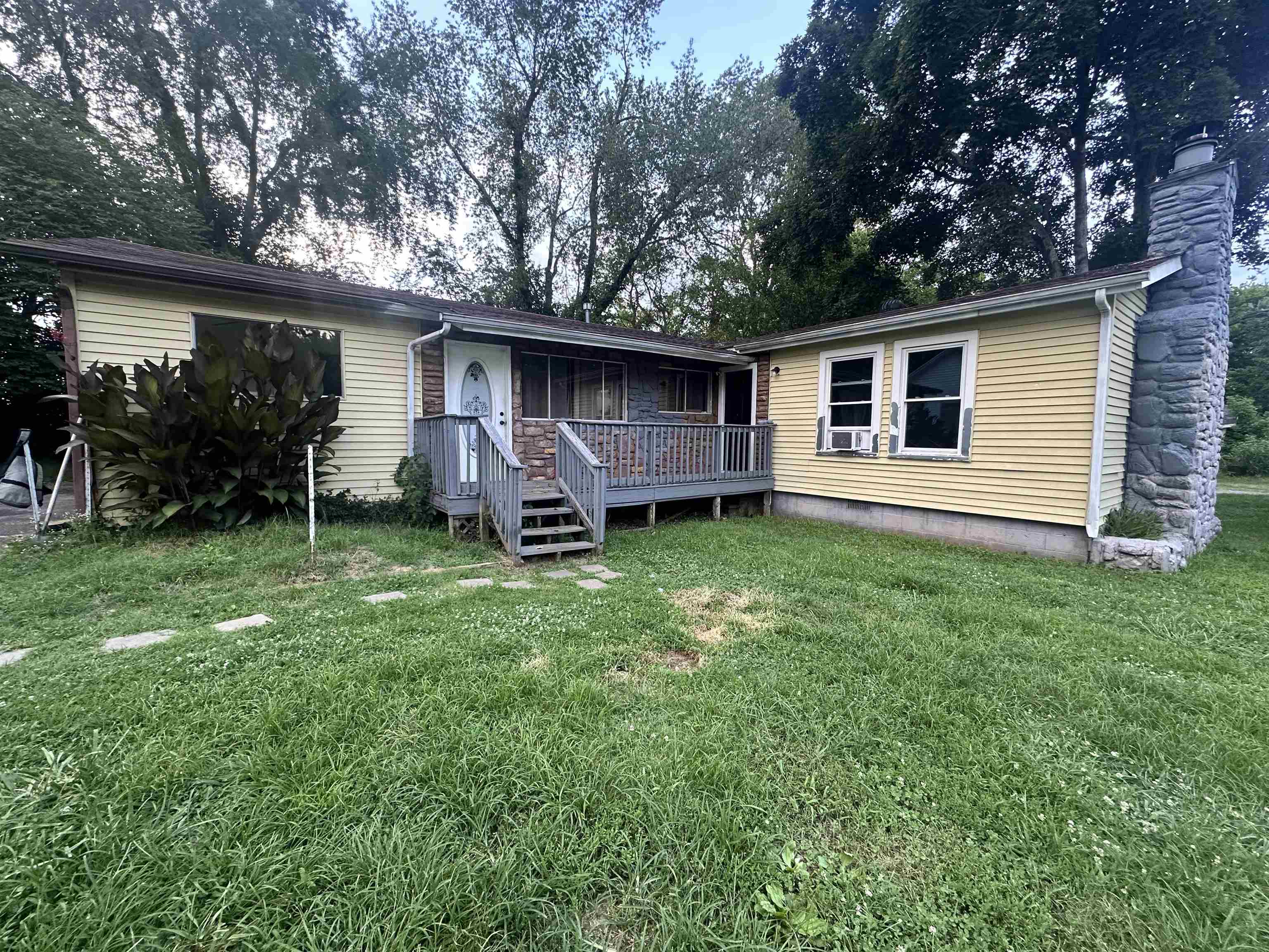 736 Maple Street, Auburn, Kentucky 42206, 5 Bedrooms Bedrooms, ,2 BathroomsBathrooms,Single Family Residence,For Sale,Maple Street,92515