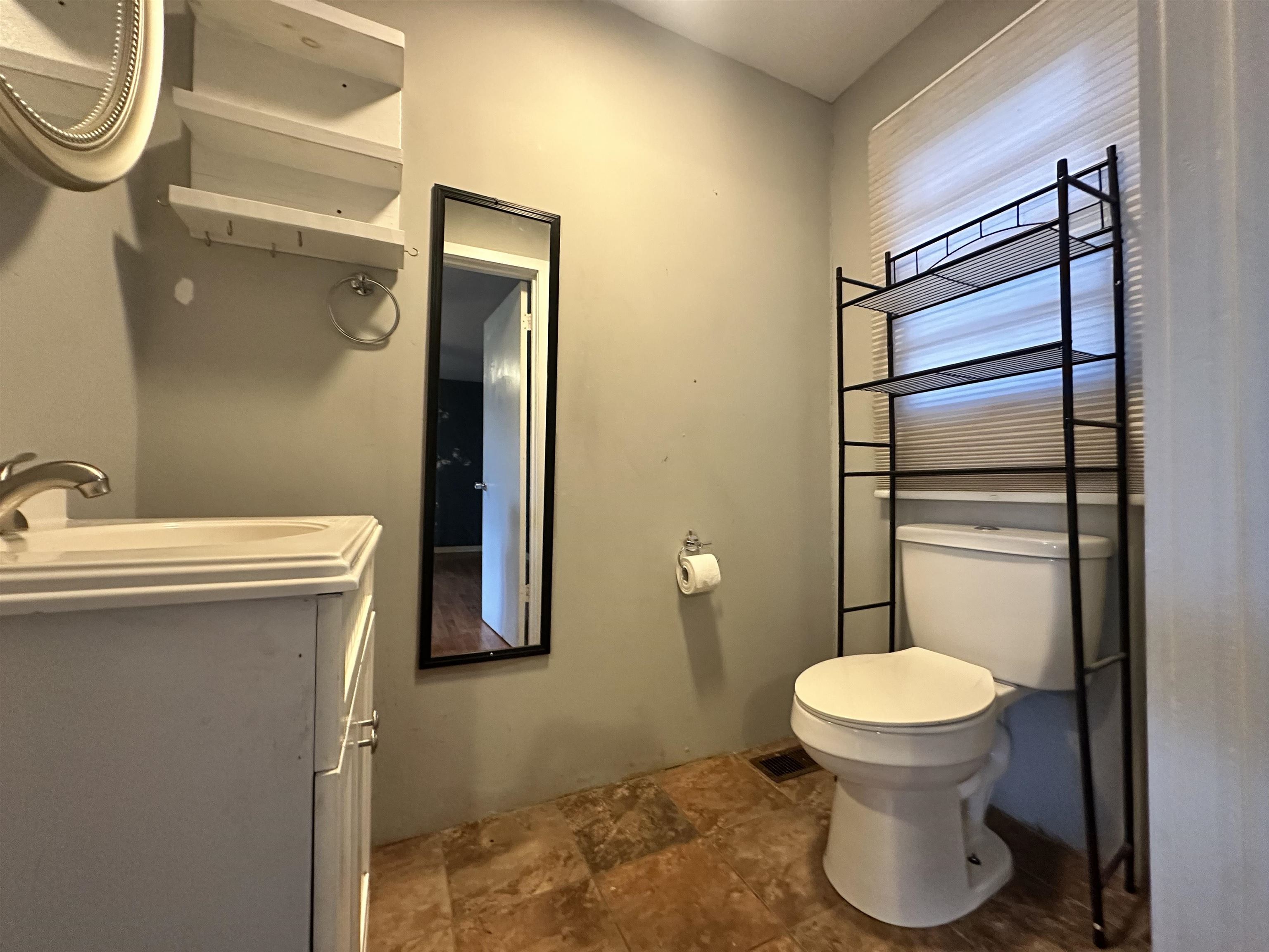 736 Maple Street, Auburn, Kentucky 42206, 5 Bedrooms Bedrooms, ,2 BathroomsBathrooms,Single Family Residence,For Sale,Maple Street,92515