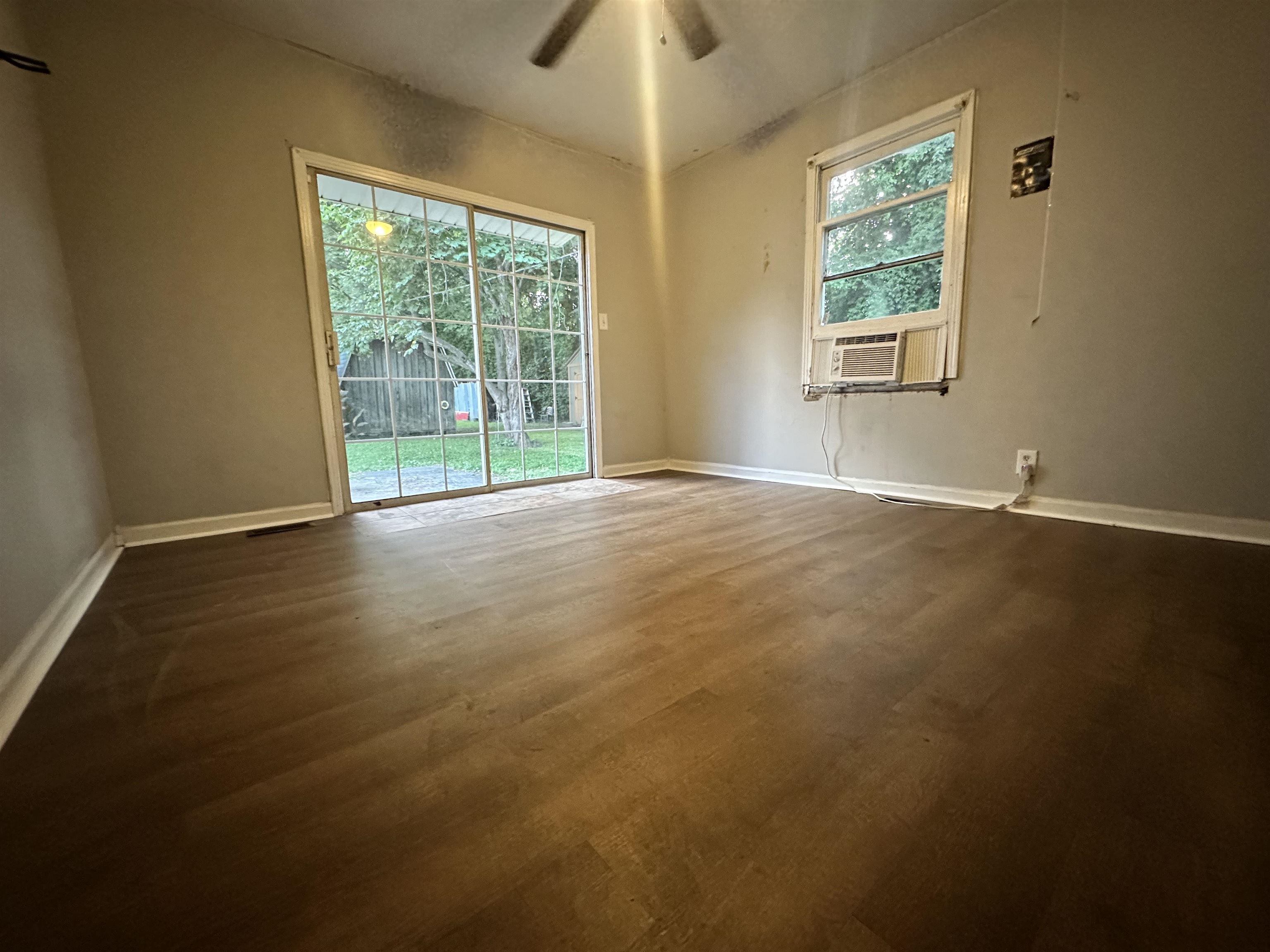 736 Maple Street, Auburn, Kentucky 42206, 5 Bedrooms Bedrooms, ,2 BathroomsBathrooms,Single Family Residence,For Sale,Maple Street,92515