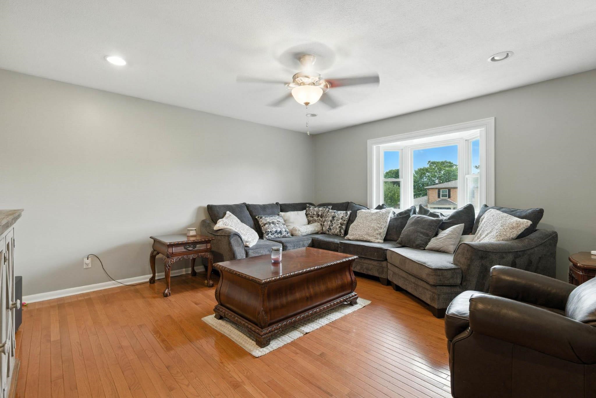 2323 Stratford, Owensboro, Kentucky 42301, 5 Bedrooms Bedrooms, ,2 BathroomsBathrooms,Single Family Residence,For Sale,Stratford,92524