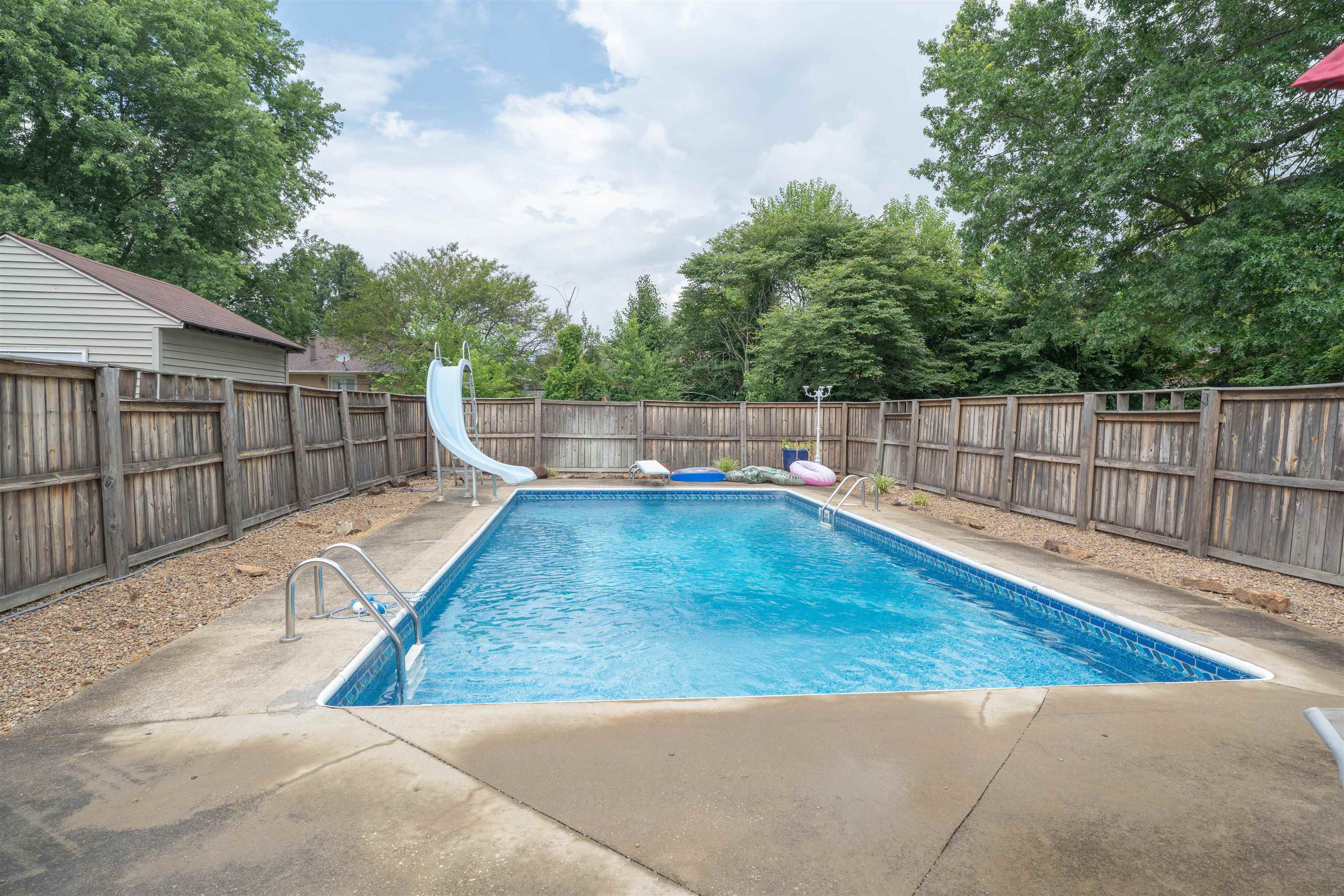 2232 Mill Run, Owensboro, Kentucky 42303, 4 Bedrooms Bedrooms, ,2 BathroomsBathrooms,Single Family Residence,For Sale,Mill Run,92528
