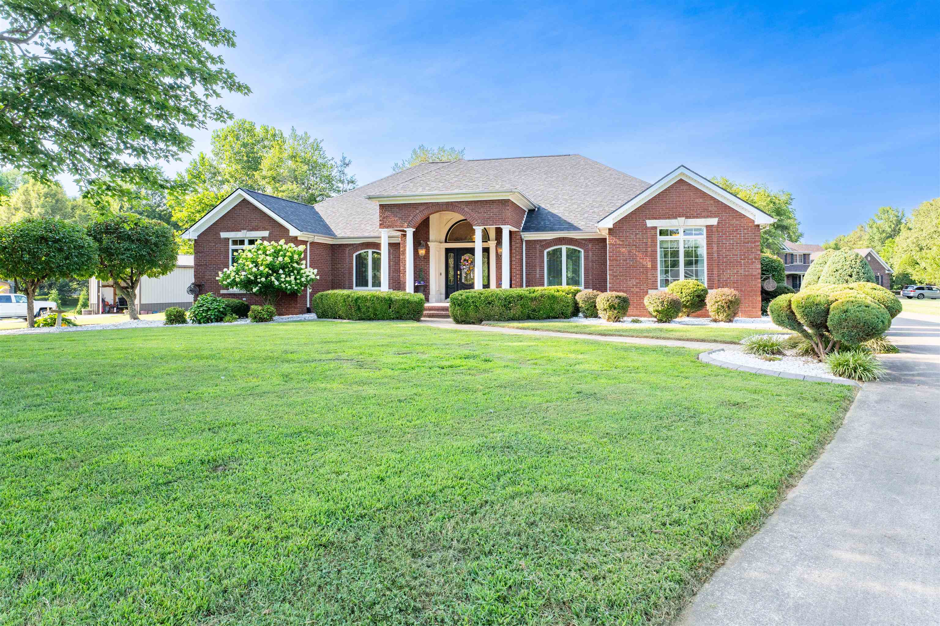4541 Honeysuckle Ln, Owensboro, Kentucky 42303, 3 Bedrooms Bedrooms, ,3 BathroomsBathrooms,Single Family Residence,For Sale,Honeysuckle Ln,92534