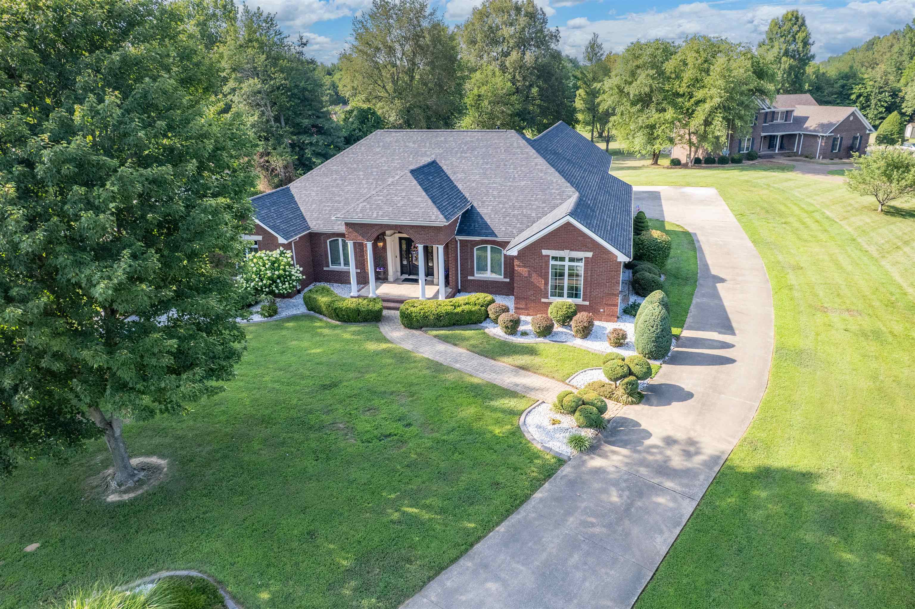 4541 Honeysuckle Ln, Owensboro, Kentucky 42303, 3 Bedrooms Bedrooms, ,3 BathroomsBathrooms,Single Family Residence,For Sale,Honeysuckle Ln,92534